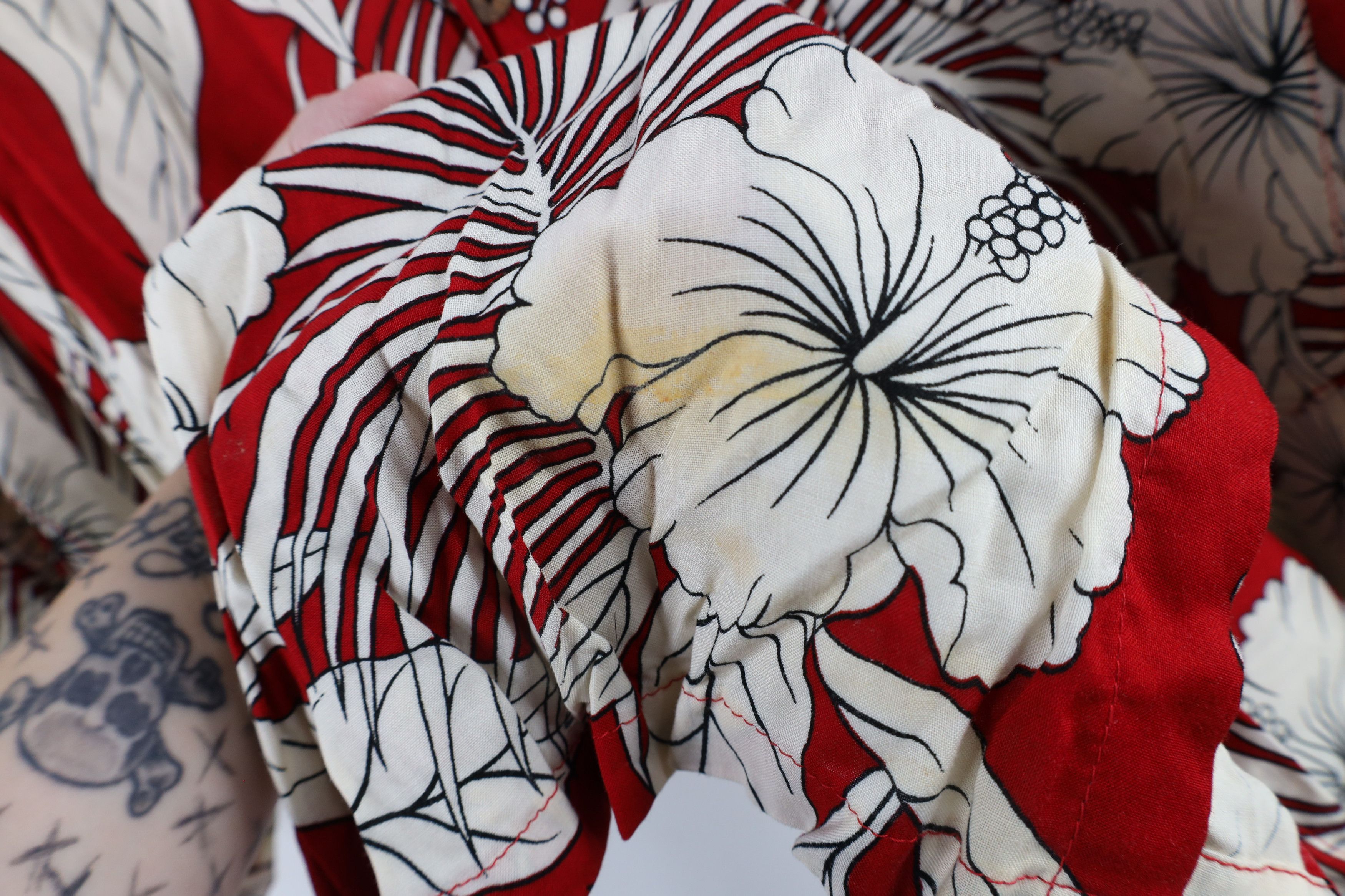 Vintage Vintage 90s Streetwear Flower Rayon Hawaiian Button Shirt Size US XL / EU 56 / 4 - 8 Thumbnail
