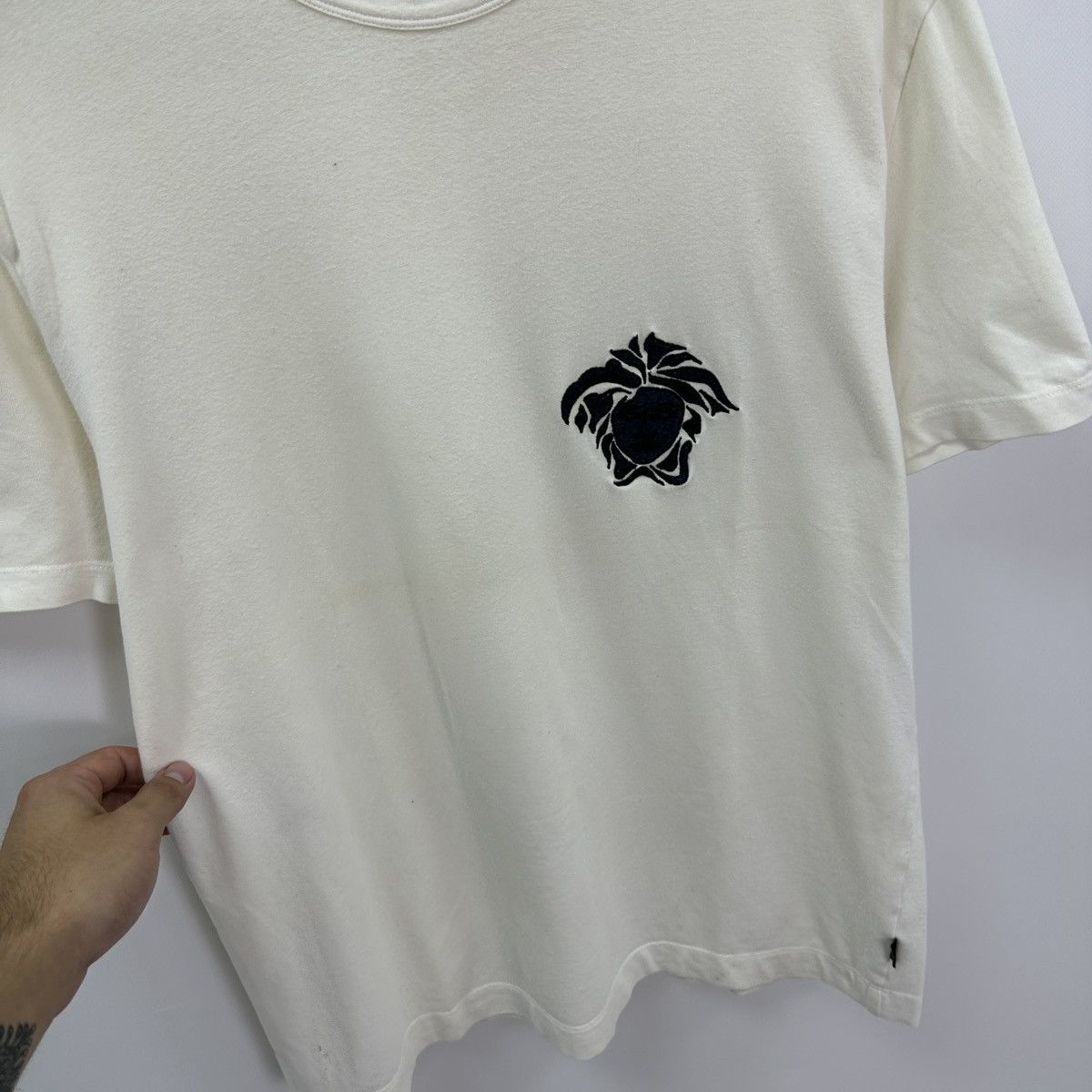 Vintage Vintage 90s Versace Embroidered logo tee y2k Italy hype og Size US L / EU 52-54 / 3 - 4 Thumbnail