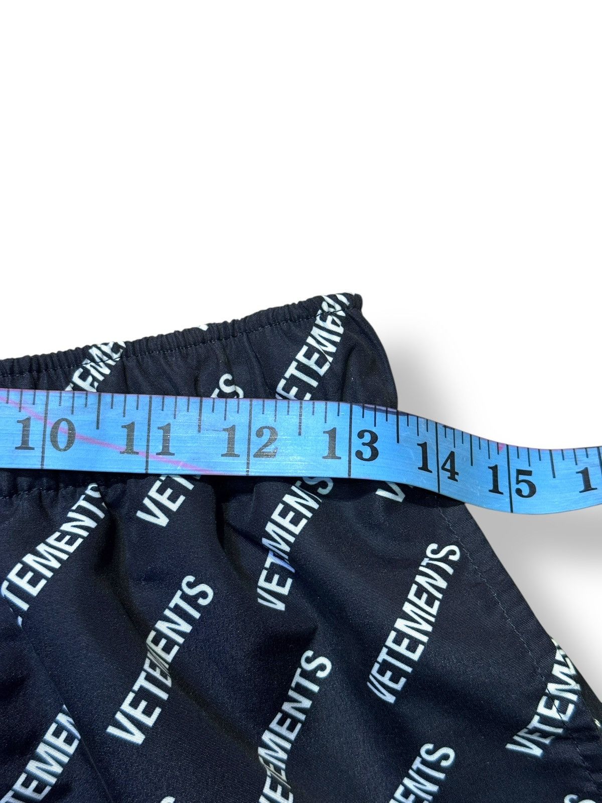 Vetements *RARE* VETEMENTS ALL OVER LOGO DEMNA ERA SHORT BAIN BATH Size US 28 / EU 44 - 9 Thumbnail