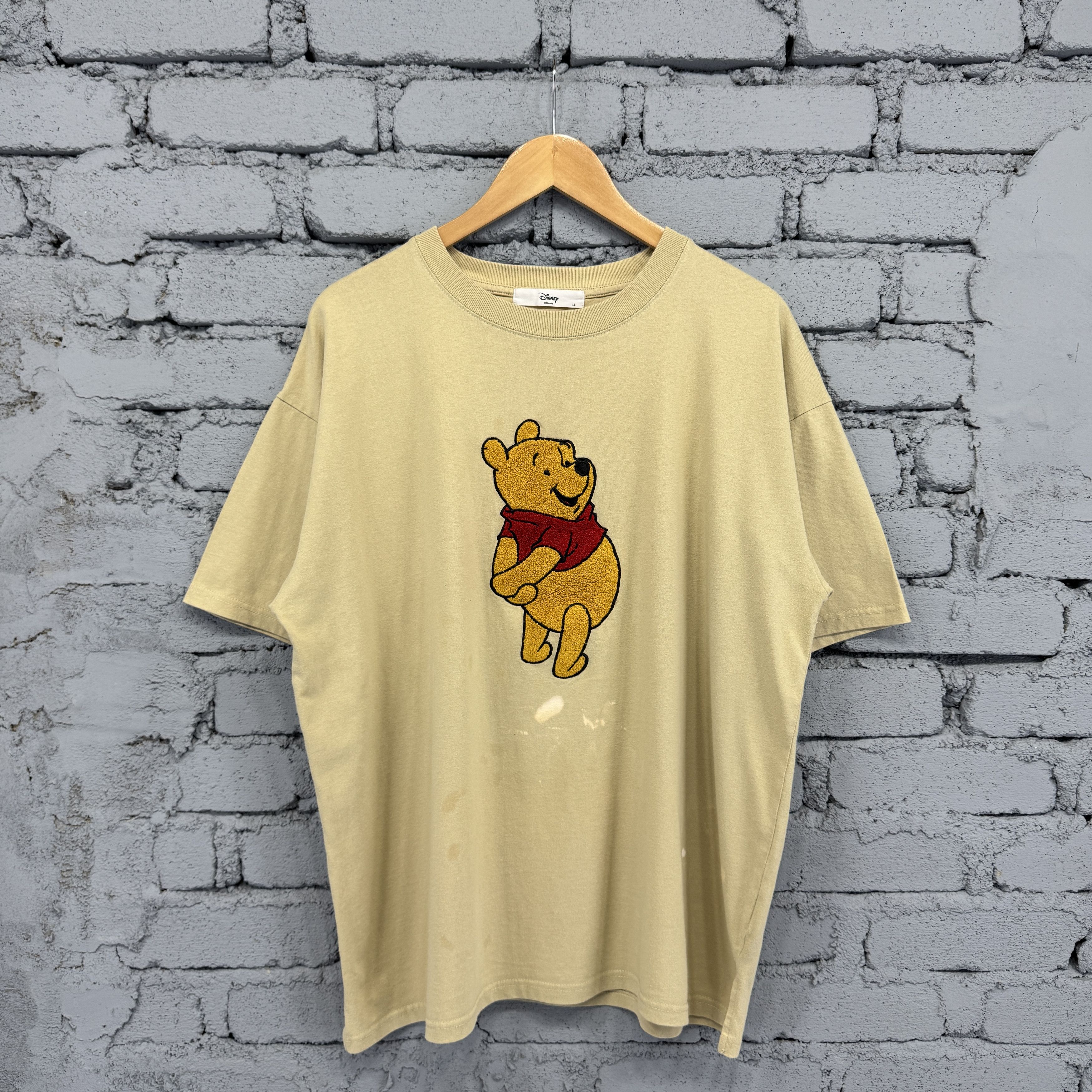 Vintage Vintage Disney Winnie The Pooh Bees Sunfaded Tshirt Size US L / EU 52-54 / 3 - 1 Thumbnail