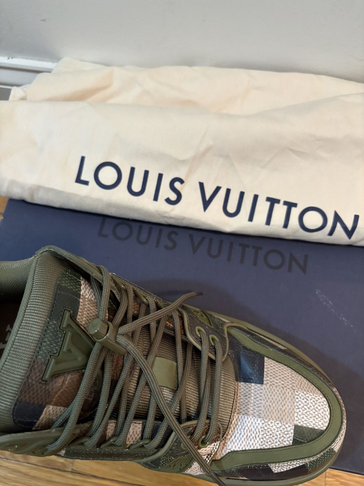 Louis Vuitton LV Maxi Trainer Size US 9 / EU 42 - 11 Thumbnail