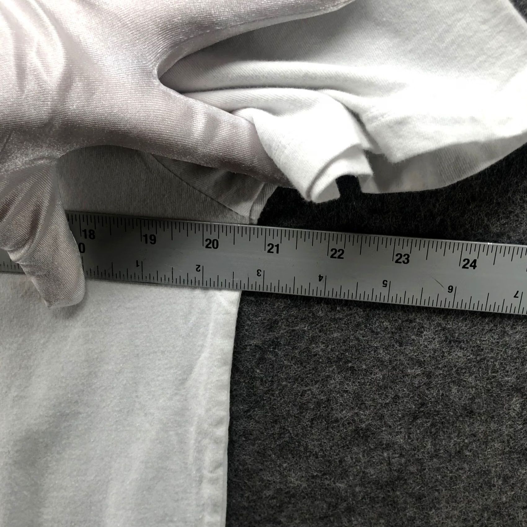Gap GAP T-Shirt Mens M Short Sleeve V-Neck Cotton Classic Fit White Size US M / EU 48-50 / 2 - 7 Thumbnail
