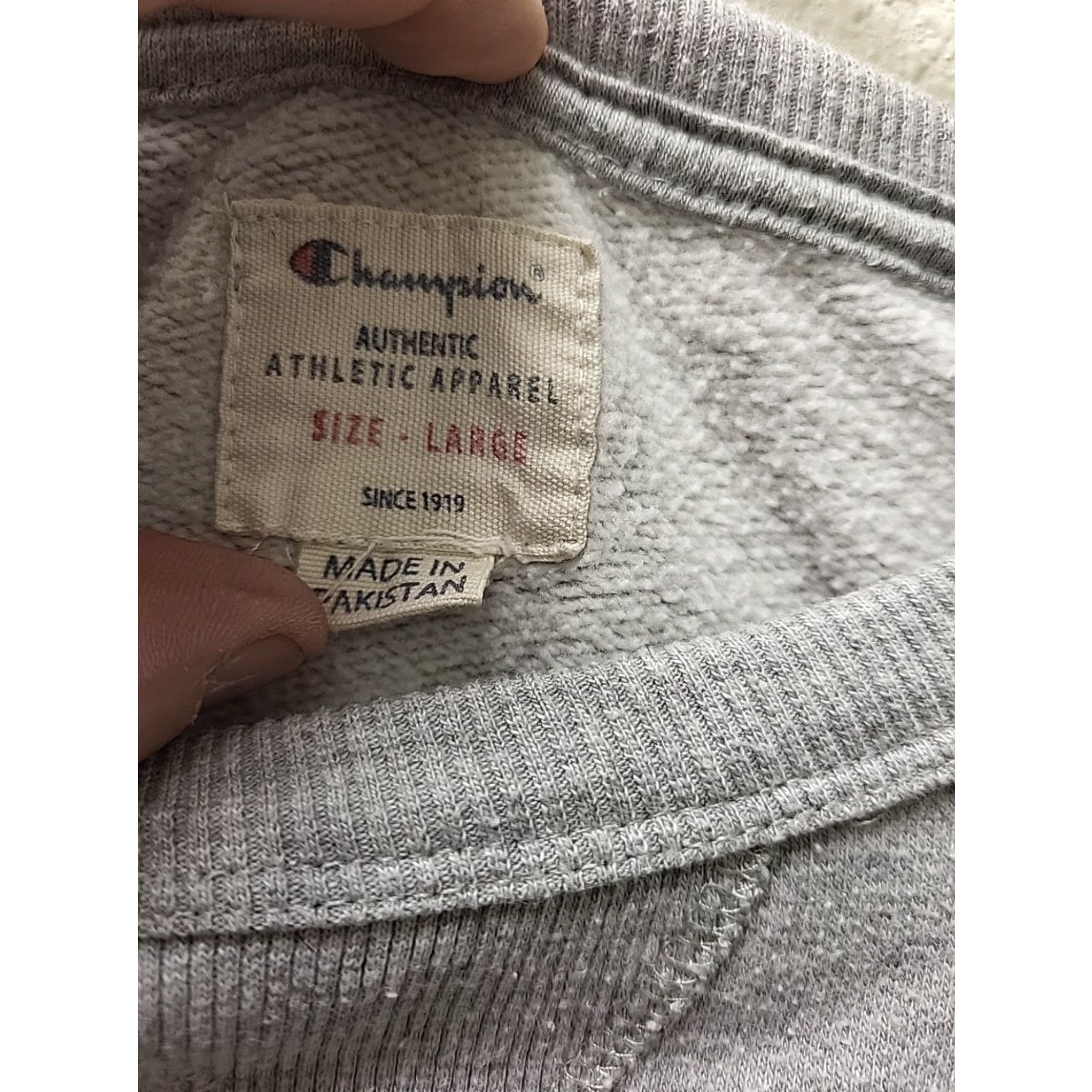 Champion VINTAGE Champion Sweatshirt Pullover Embroidered LG Gray 44" Men Large Cotton Knit Size US L / EU 52-54 / 3 - 5 Thumbnail