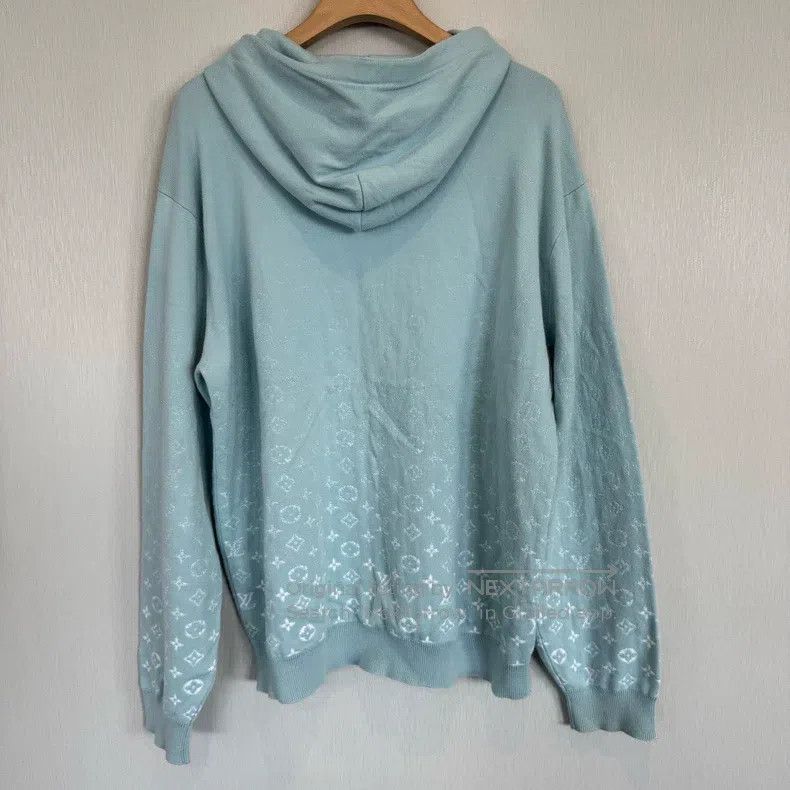 Louis Vuitton Louis Vuitton size 4l Ice Blue Gradient Print Knit Sweatshi Size US M / EU 48-50 / 2 - 2 Thumbnail