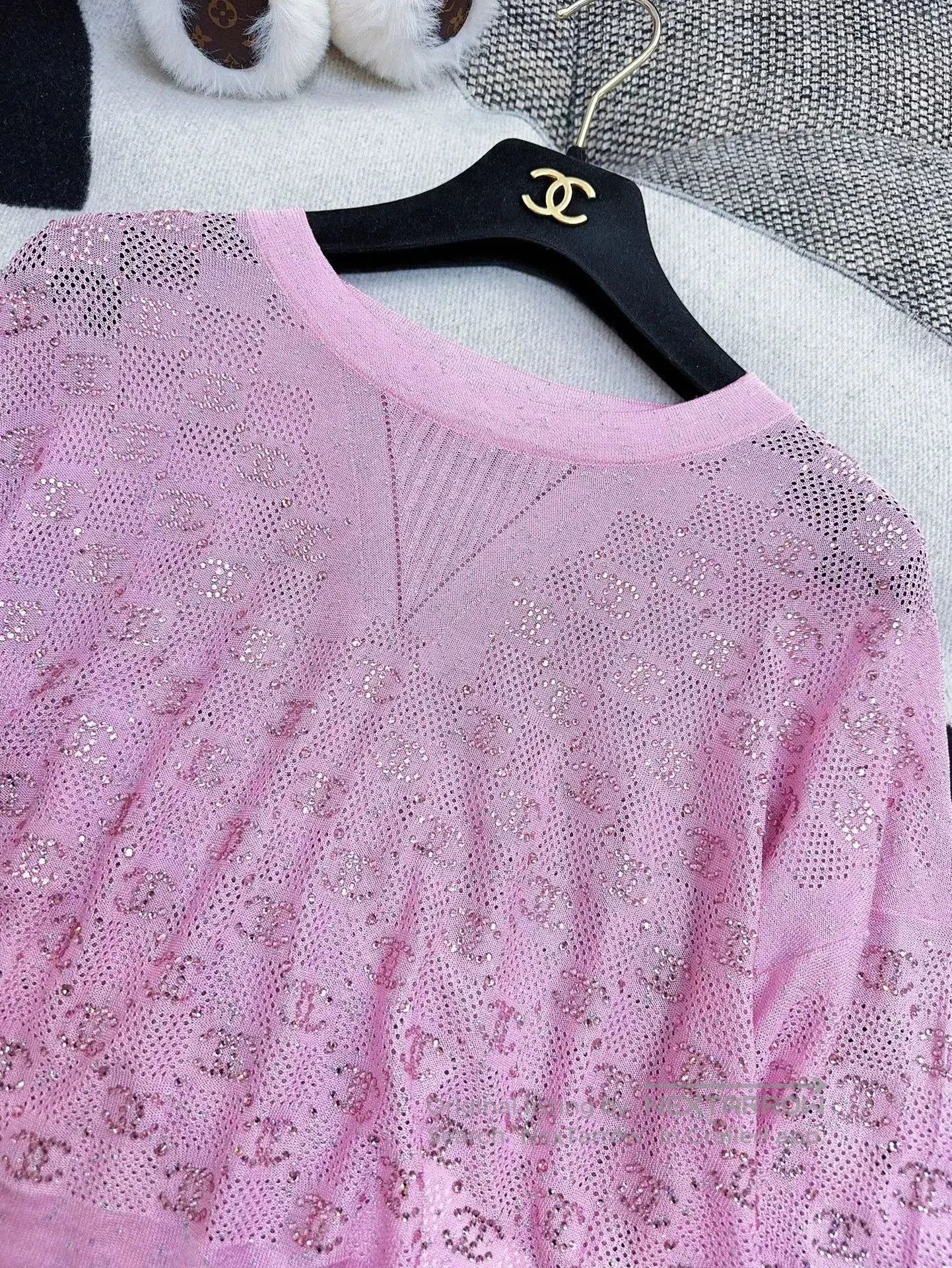 Chanel pink logo double C pullover top. Size US M / EU 48-50 / 2 - 4 Thumbnail