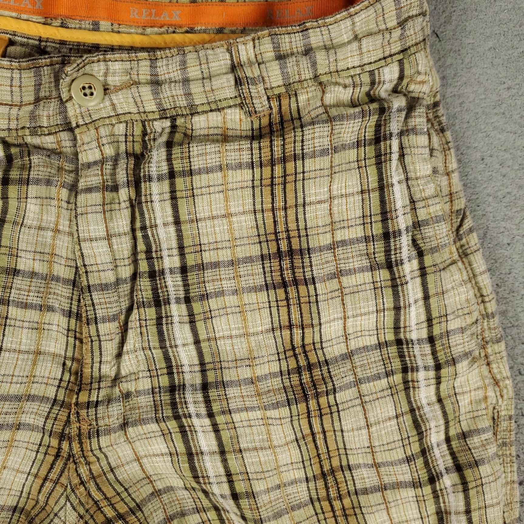Tommy Bahama VINTAGE Tommy Bahama Shorts Men Size 32 Beige Linen Plaid Flat Front Chino Casual Summer Size US 32 / EU 48 - 3 Thumbnail