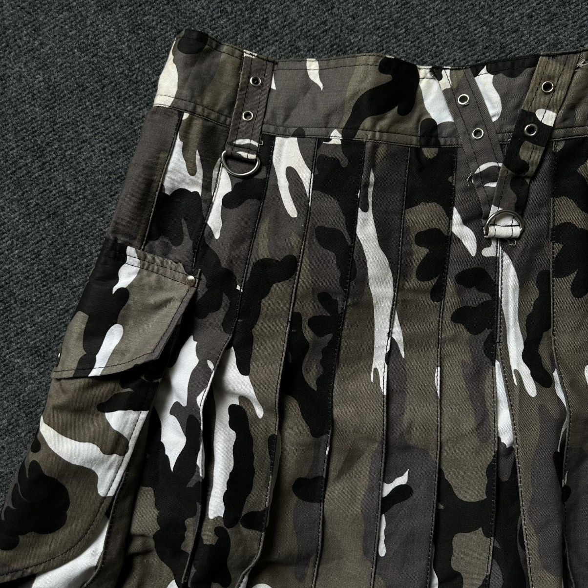 Le Grande Bleu (L.G.B.) VTG Women’s Midi Skirt Camo Military Pop Punk Gothic Size 32" / US 10 / IT 46 - 14 Thumbnail