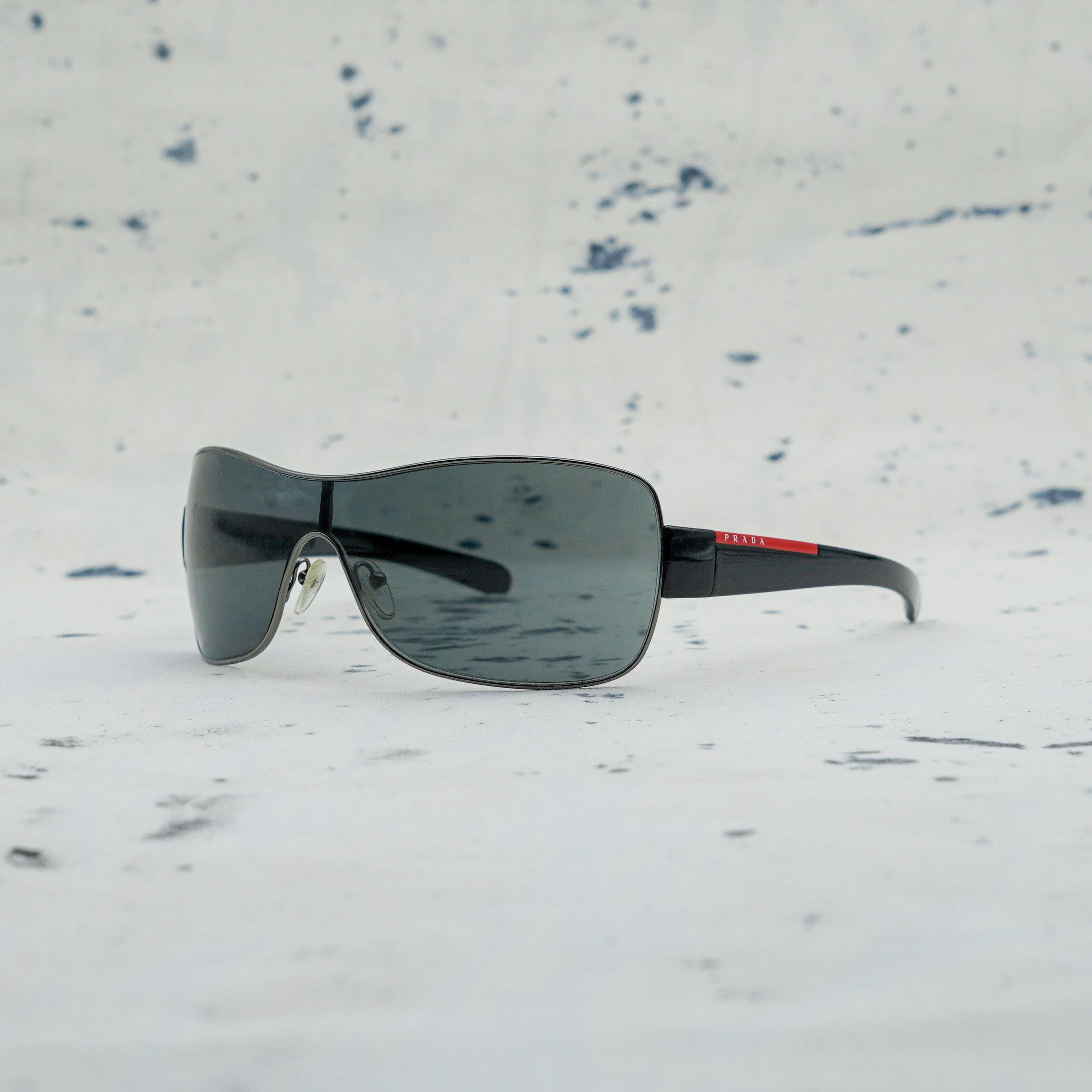小物 PRADA SPR06C Y2K Cyber Shield Sunglasses 小物 PRADA SPR06C