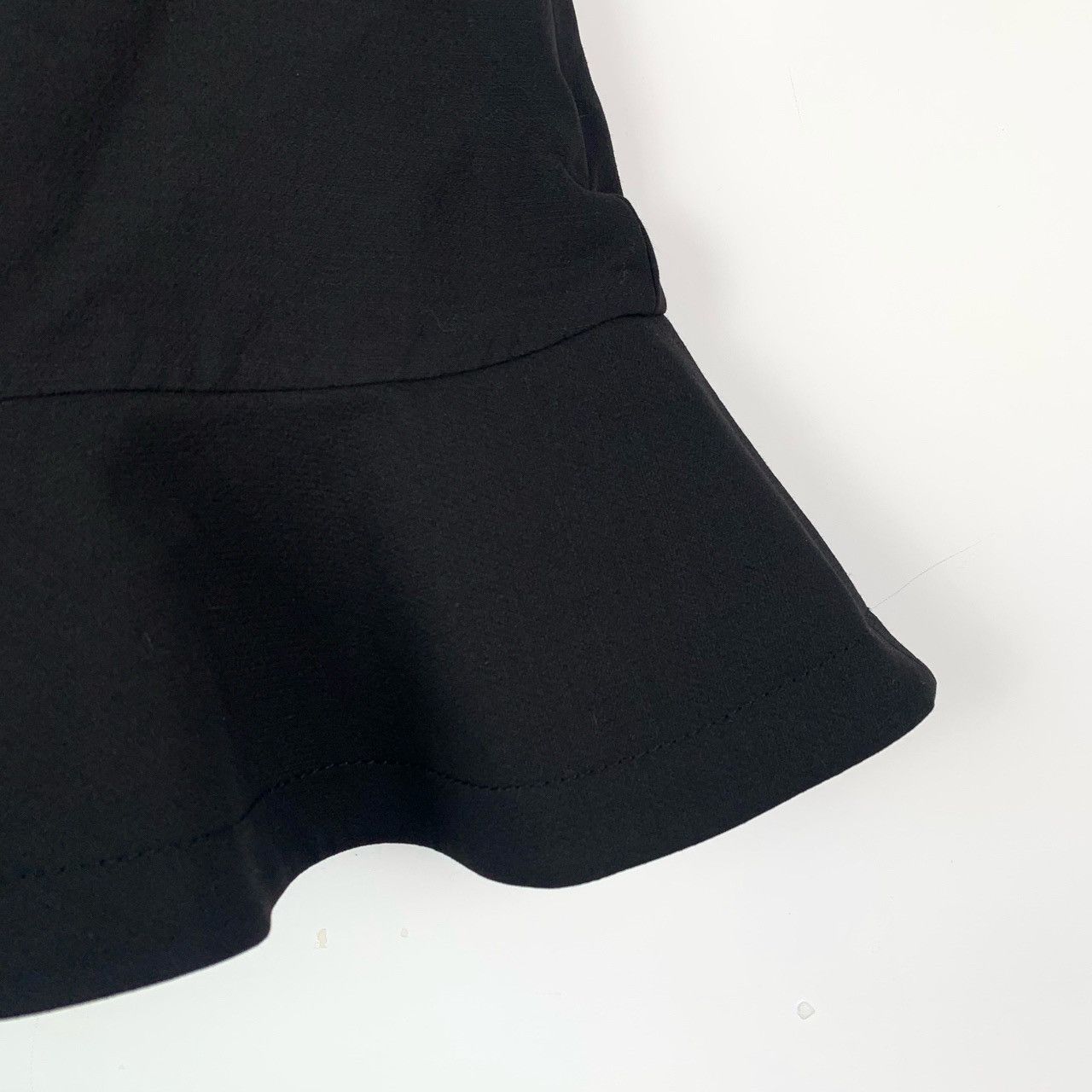 Valentino Valentino Black Ruffled Wool-Silk Mini Skirt Size 27" / US 4 / IT 40 - 4 Thumbnail