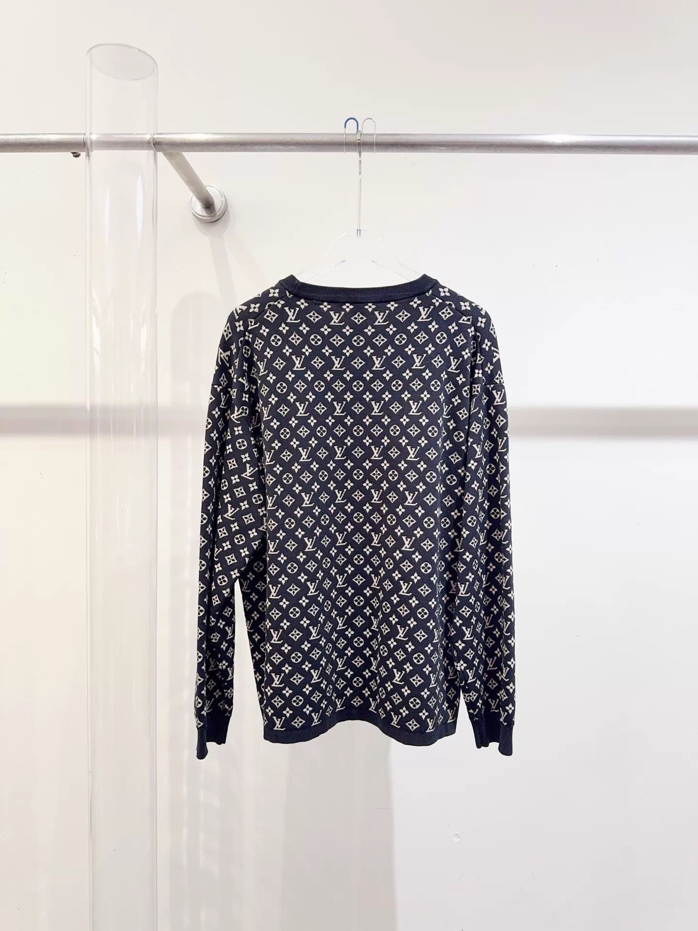 Louis Vuitton Lv Full Logo LS Size S Loose Bust108/Length62 98N Size S / US 4 / IT 40 - 4 Thumbnail