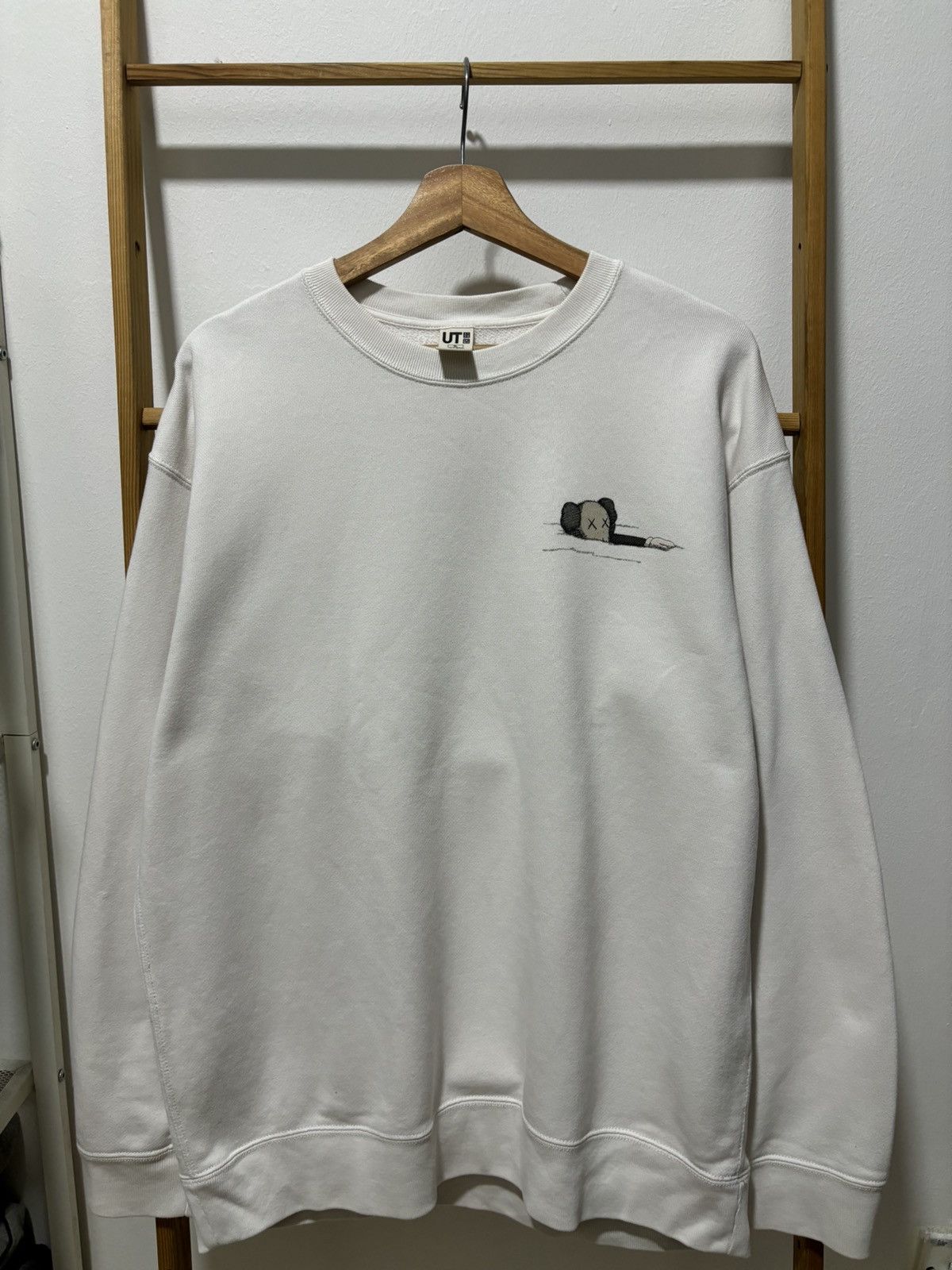 Japanese Brand × Kaws × Uniqlo Kaws uniqlo Photo Tee Sweatshirt Size US XL / EU 56 / 4 - 3 Thumbnail