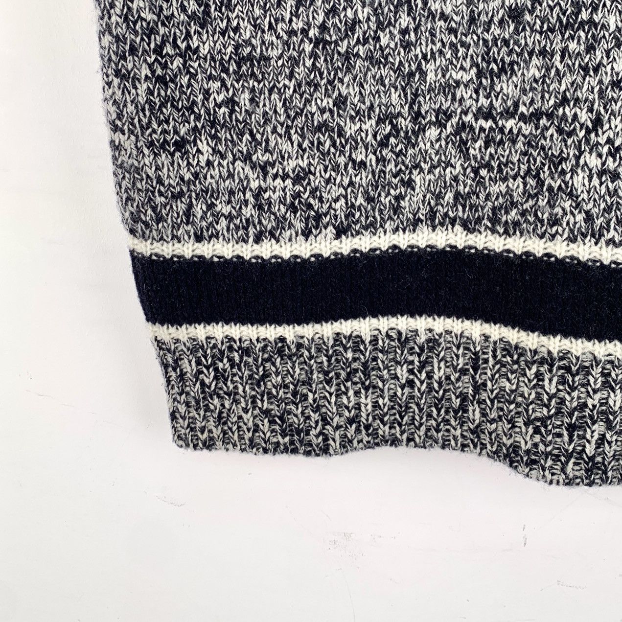 Dior Dior Letter Logo Wool V-neck Sleeveless Knit Waistcoat K26WX Size XXS / US 00 / IT 34 - 4 Thumbnail