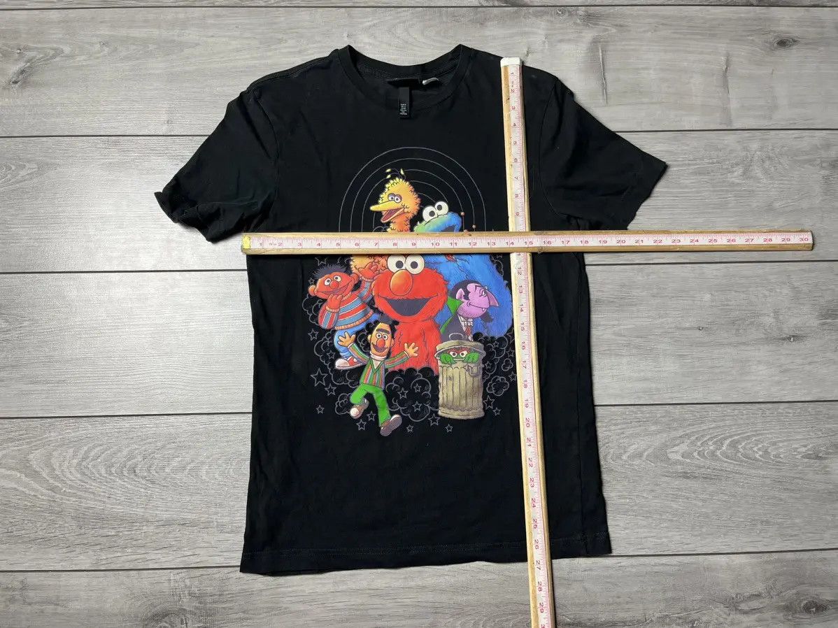 H&M H&M Kaws tshirt size Small Sesame Street size Small Size US S / EU 44-46 / 1 - 5 Thumbnail