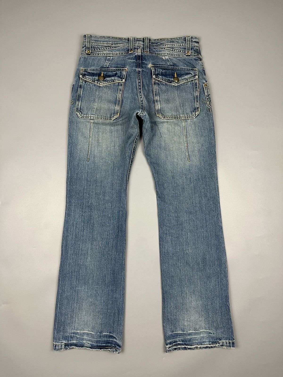 Japanese Brand Distressed Rattle Trap Twist Leg Multipocket Flared Denim Size US 32 / EU 48 - 2 Thumbnail