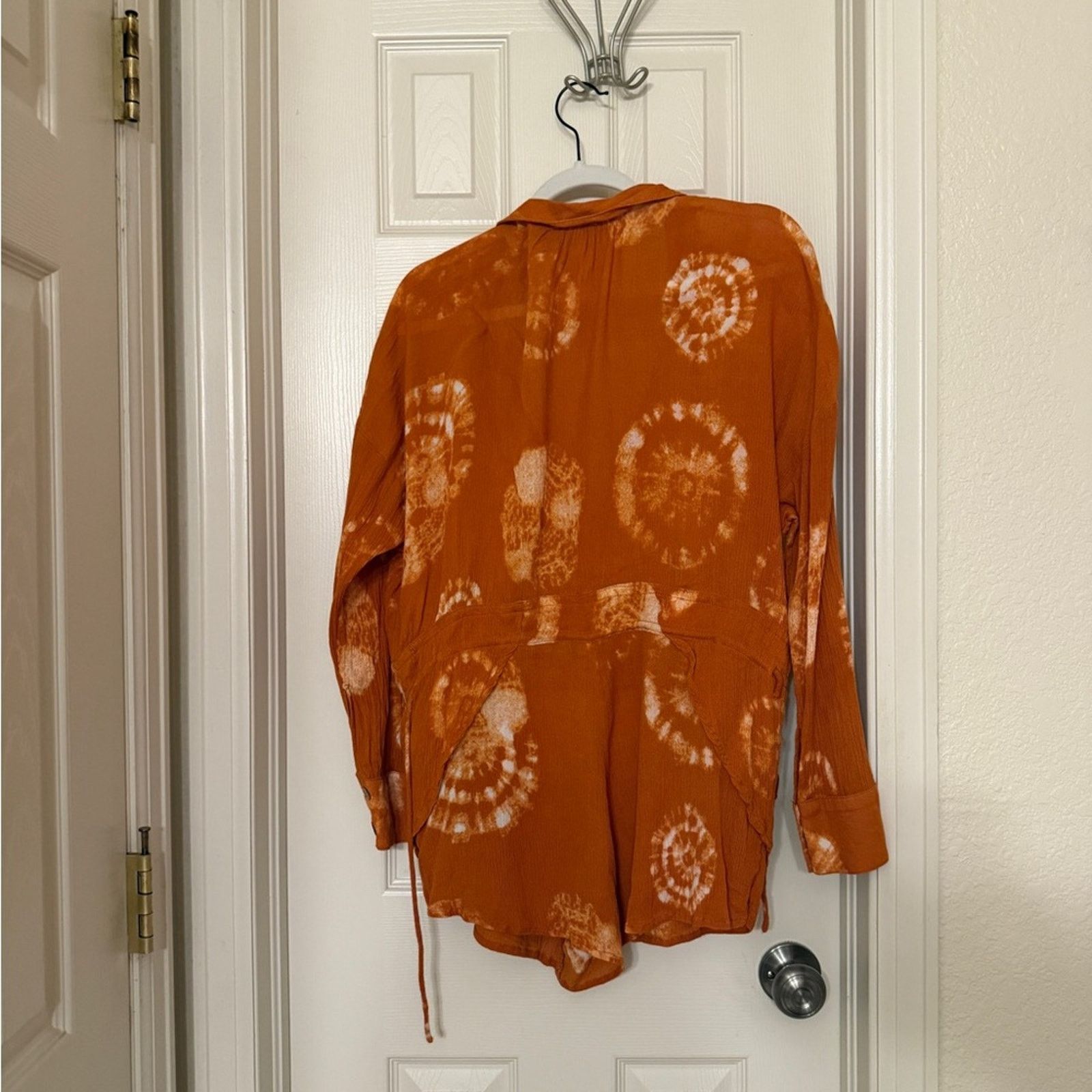 Free People FREE PEOPLE MARLA PRINTED SHORTALL TIE DYE ROMPER IN SIENNA Size 26" / US 2 / IT 38 - 4 Thumbnail