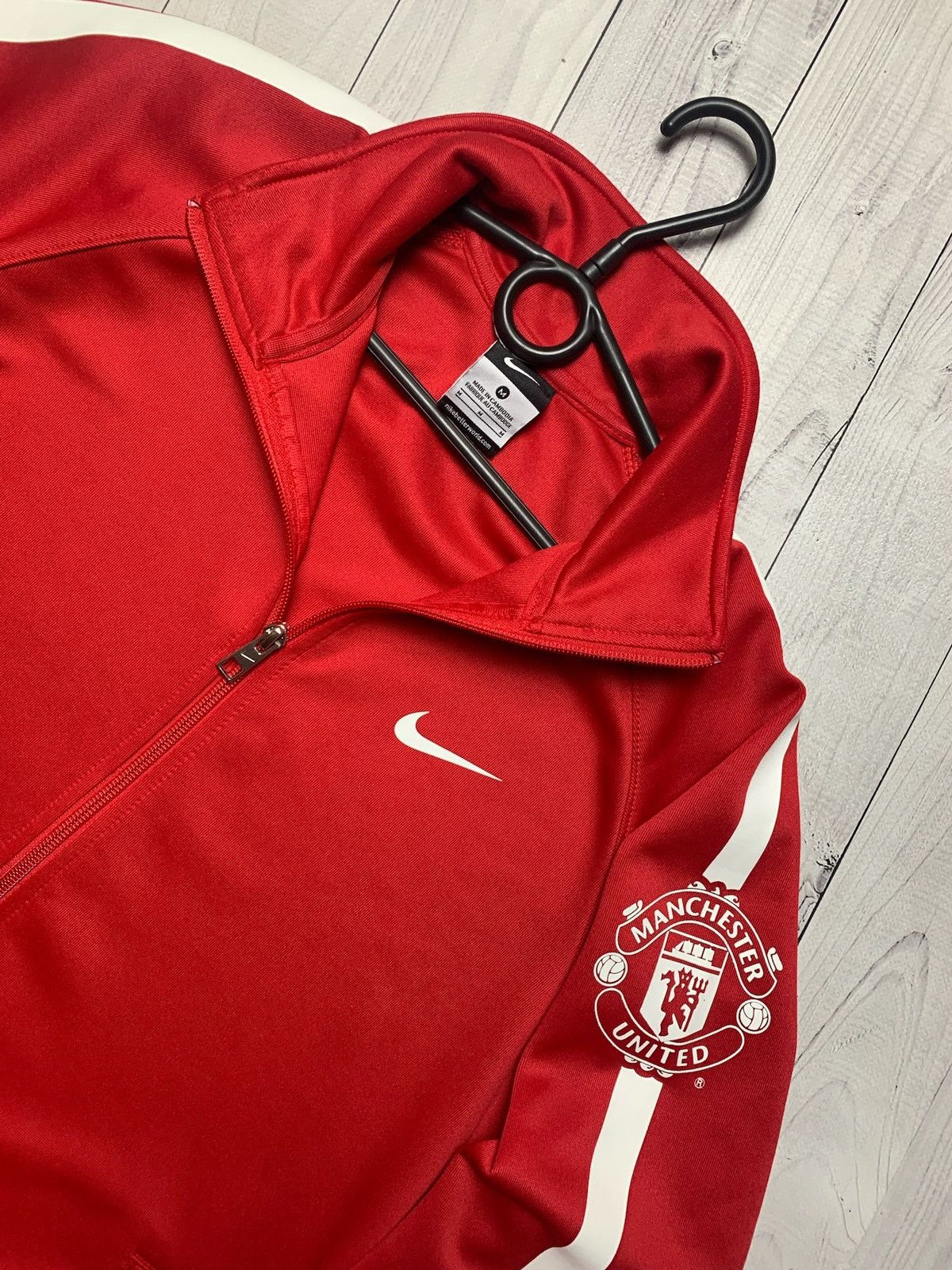 Vintage Vintage Nike Manchester United soccer jacket size M logo Size US M / EU 48-50 / 2 - 2 Thumbnail