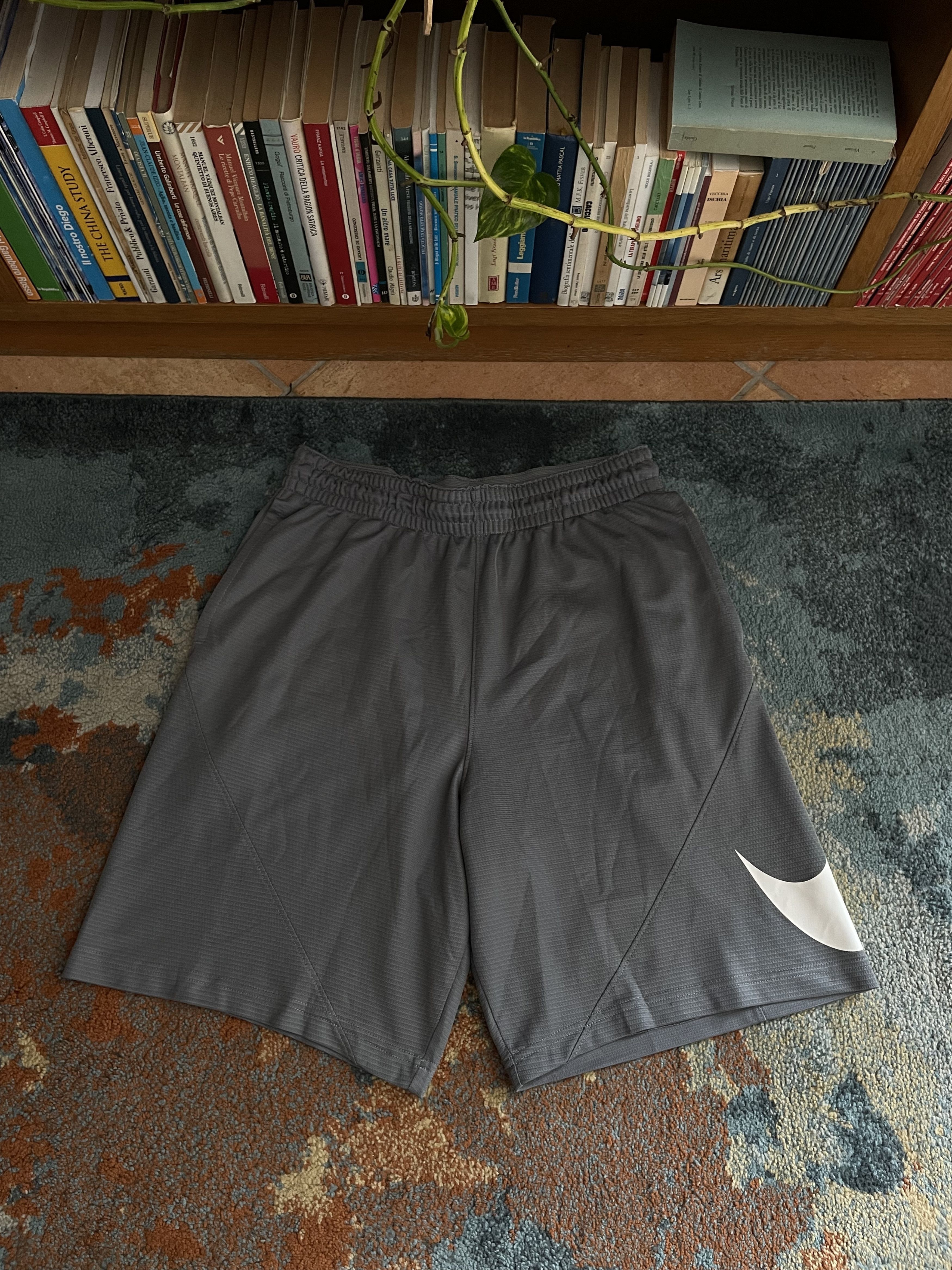 Nike Nike Dri Fit Big Swoosh Shorts Size US 33 - 1 Thumbnail
