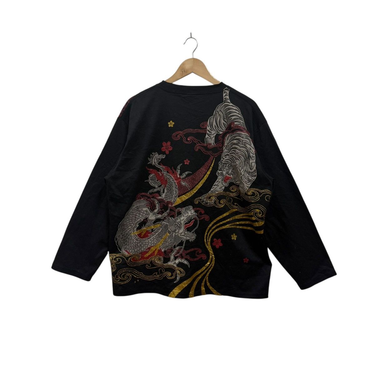 Japanese Brand Vintage Sukajan Dragon Tiger Fighting Graphic Longsleeve Size US XL / EU 56 / 4 - 1 Thumbnail