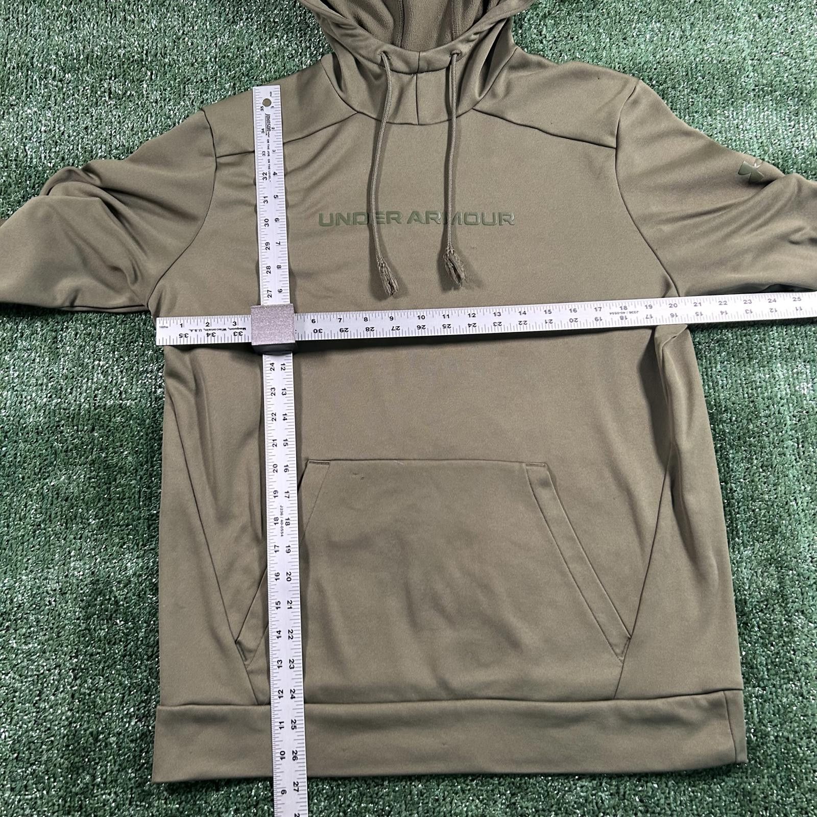 Under Armour Under Armour Men's Hoodie in Olive Green. Size m Size US M / EU 48-50 / 2 - 2 Thumbnail