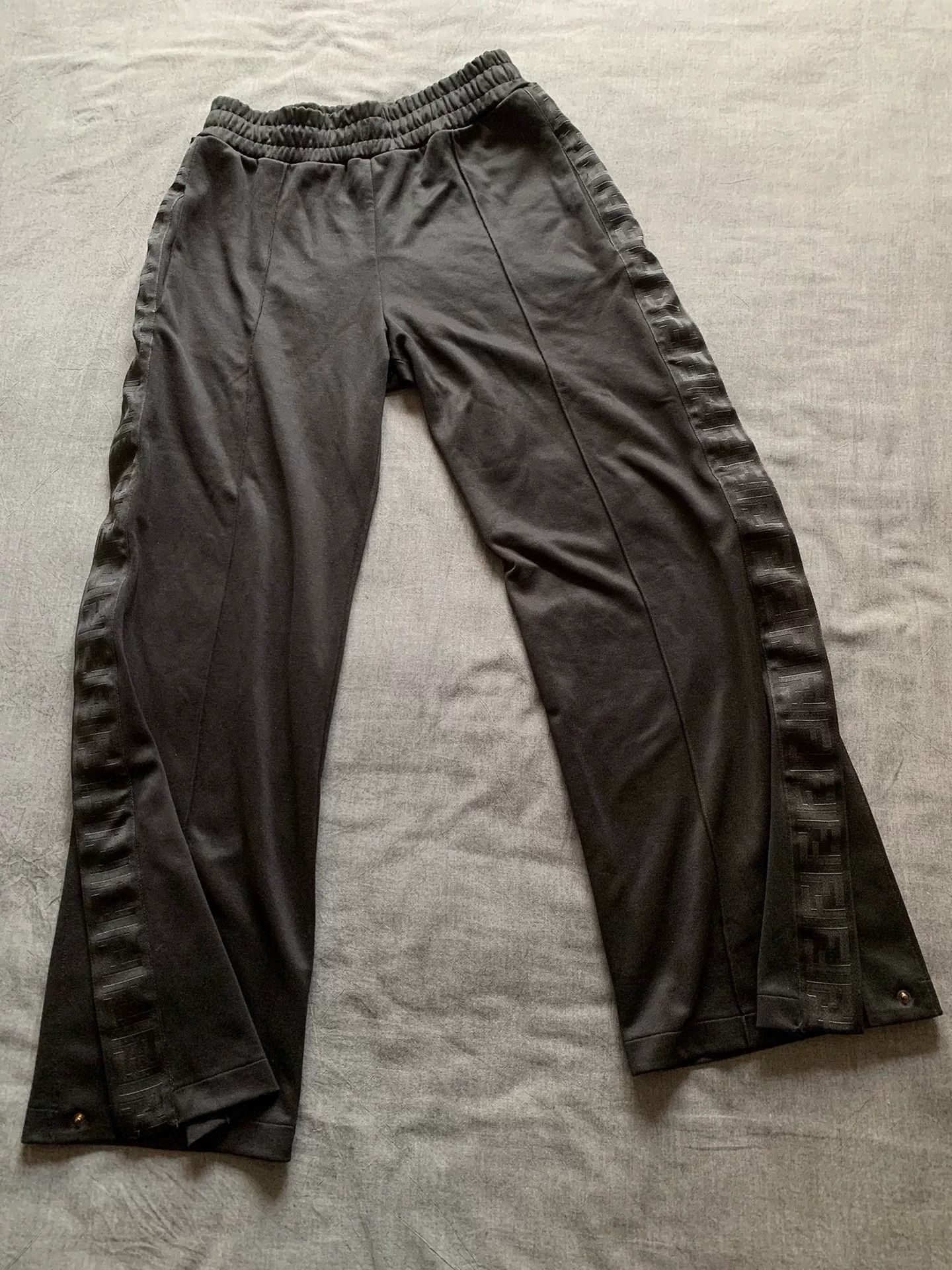 Fendi Fendi Embroidered Button Pants Size US 28 / EU 44 - 1 Thumbnail