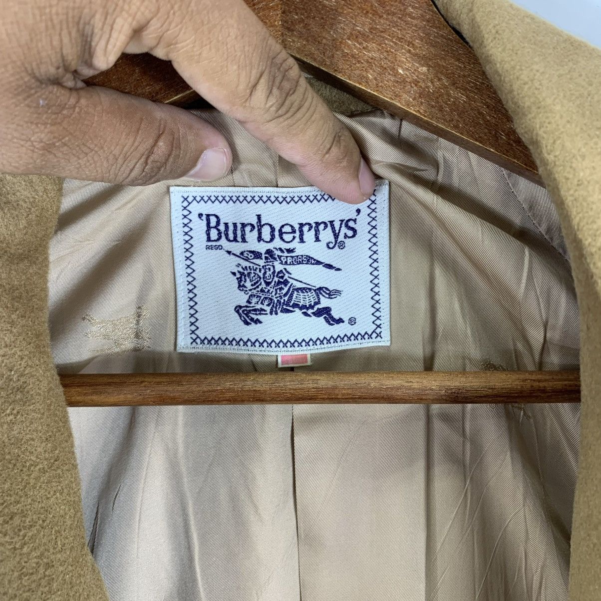 Burberry VINTAGE BURBERRYS OF LONDON DOUBLE BREASTED WOOL COAT Size US M / EU 48-50 / 2 - 8 Thumbnail
