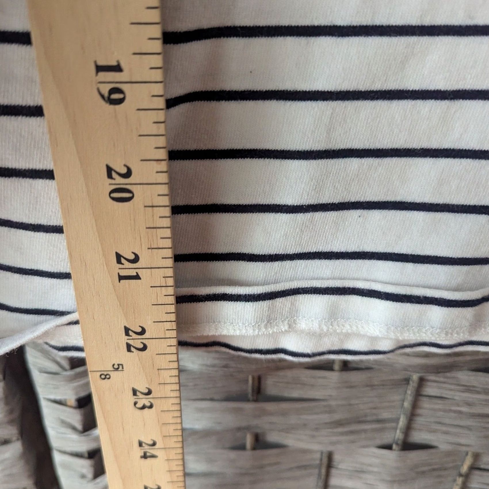 Talbots Talbots White Black Striped Holly Berry Applique Women Top Festive Holiday MP Size M / US 6-8 / IT 42-44 - 4 Thumbnail