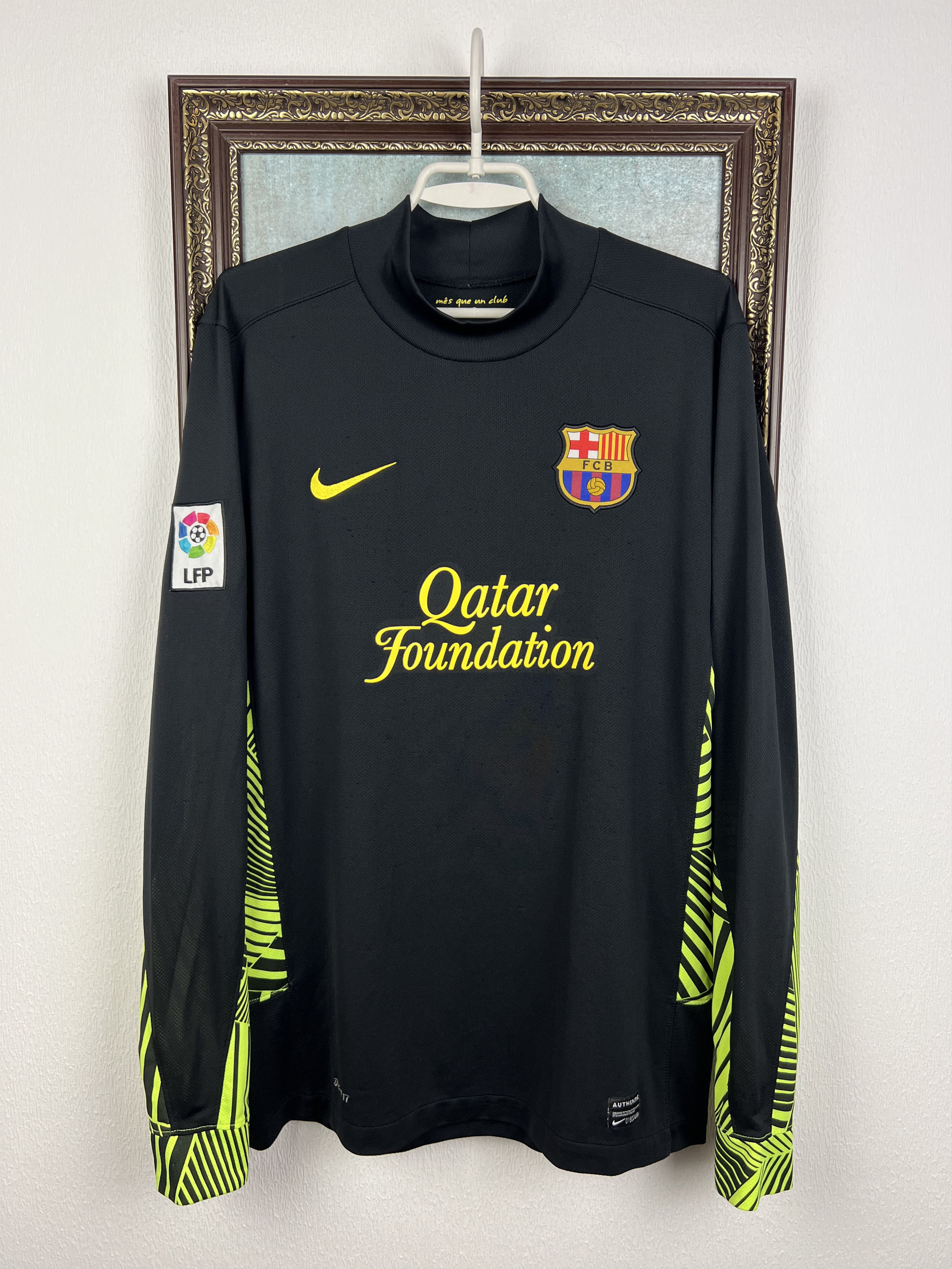 Nike Barcelona Goalkeeper football shirt Soccer Jersey Trikot Size US M / EU 48-50 / 2 - 1 Thumbnail
