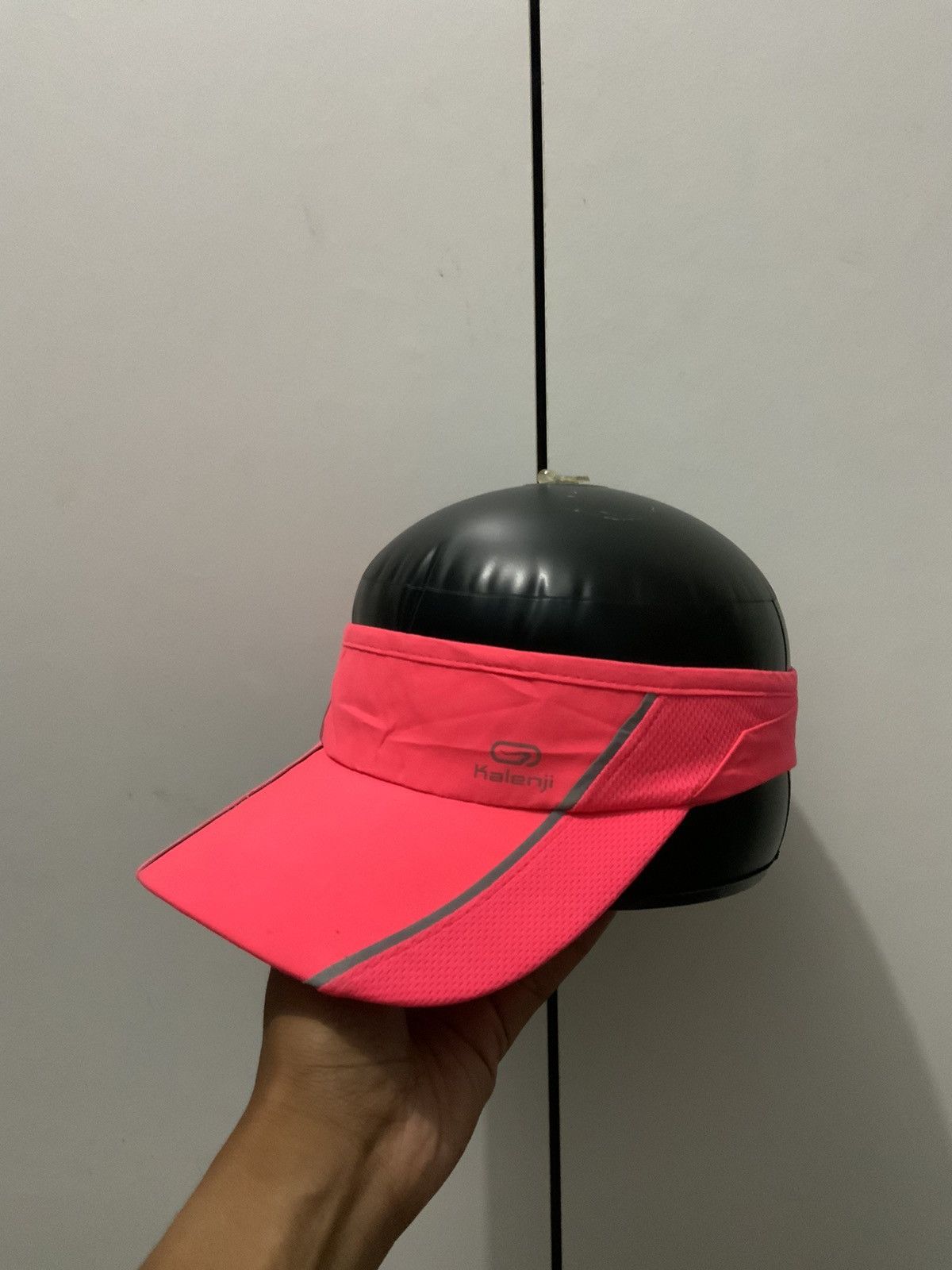 Japanese Brand Kalenji Spellout Pink Visor Hat Size ONE SIZE - 1 Thumbnail