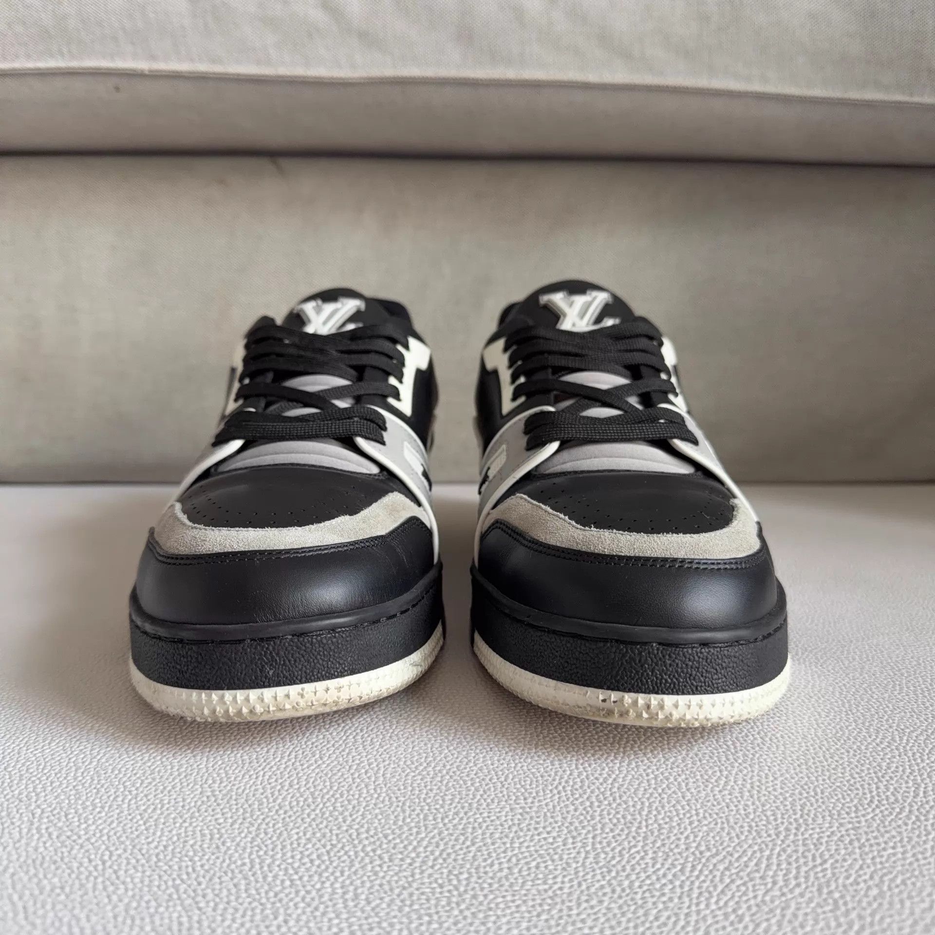 Louis Vuitton LV Trainer Black/Gray Cement US9/EU43 Mint Size US 10 / EU 43 - 2 Thumbnail