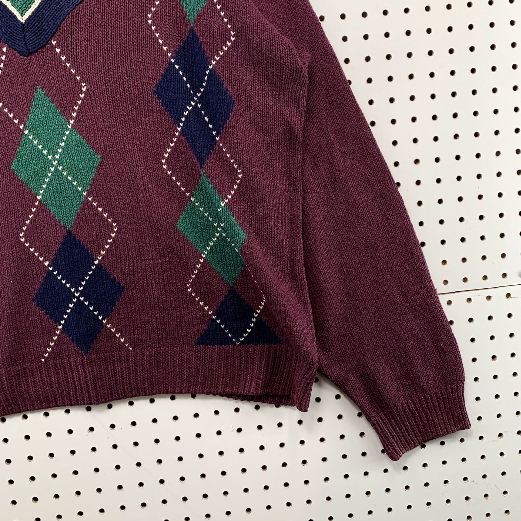 Croft & Barrow VINTAGE Croft & Barrow Argyle Knit Sweater XL Men 100% Silk Red Maroon Green V-Neck Pullover Knit Shirt/ Sweater Mens XL Red Argyle 90s Size US XL / EU 56 / 4 - 5 Thumbnail
