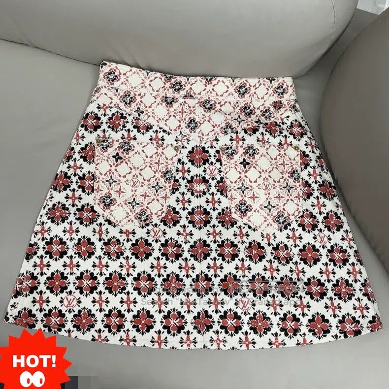 Louis Vuitton Louis Vuitton New Flower Skirt Size 35" - 2 Thumbnail