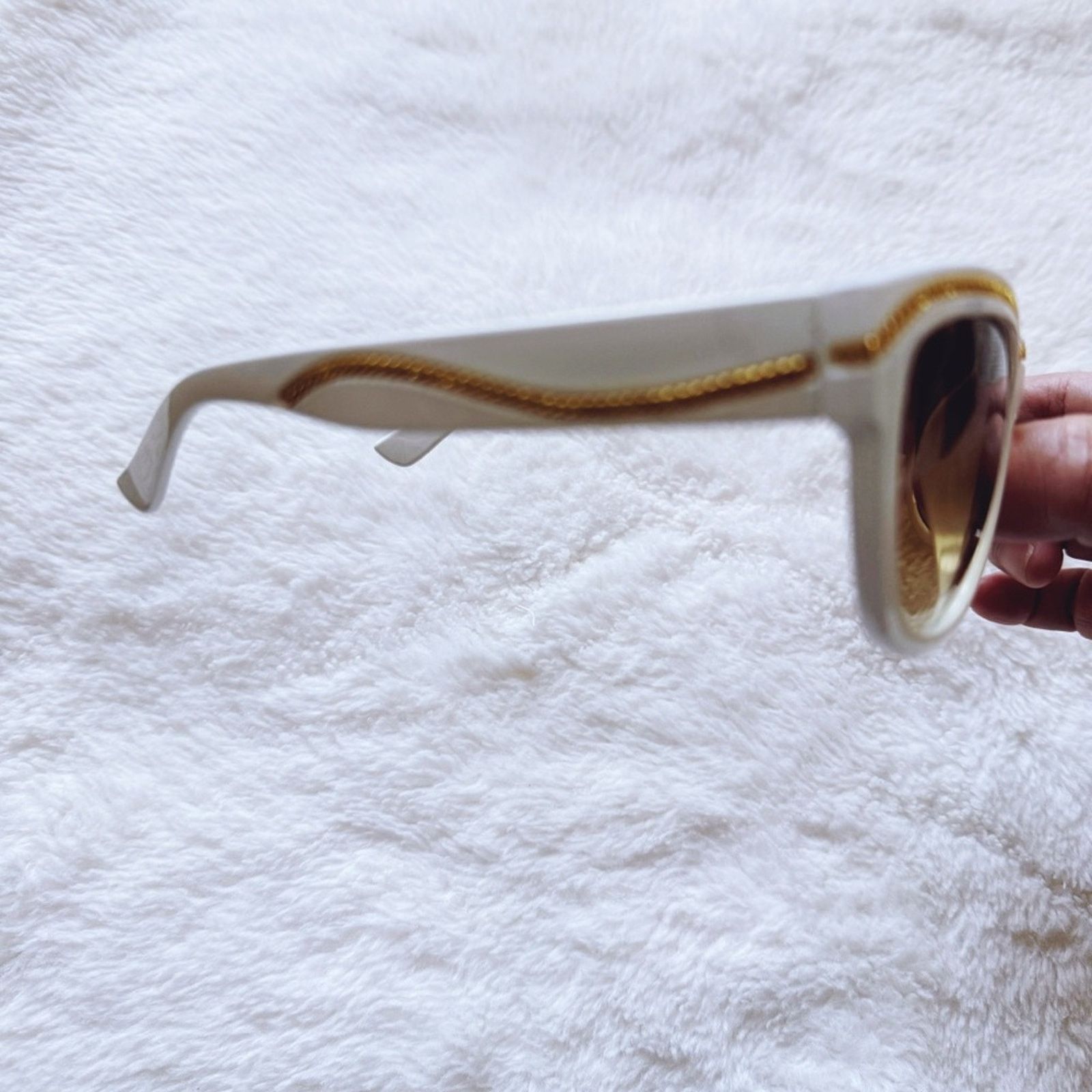 Other Rina White and Gold Sunglasses Size ONE SIZE - 7 Thumbnail