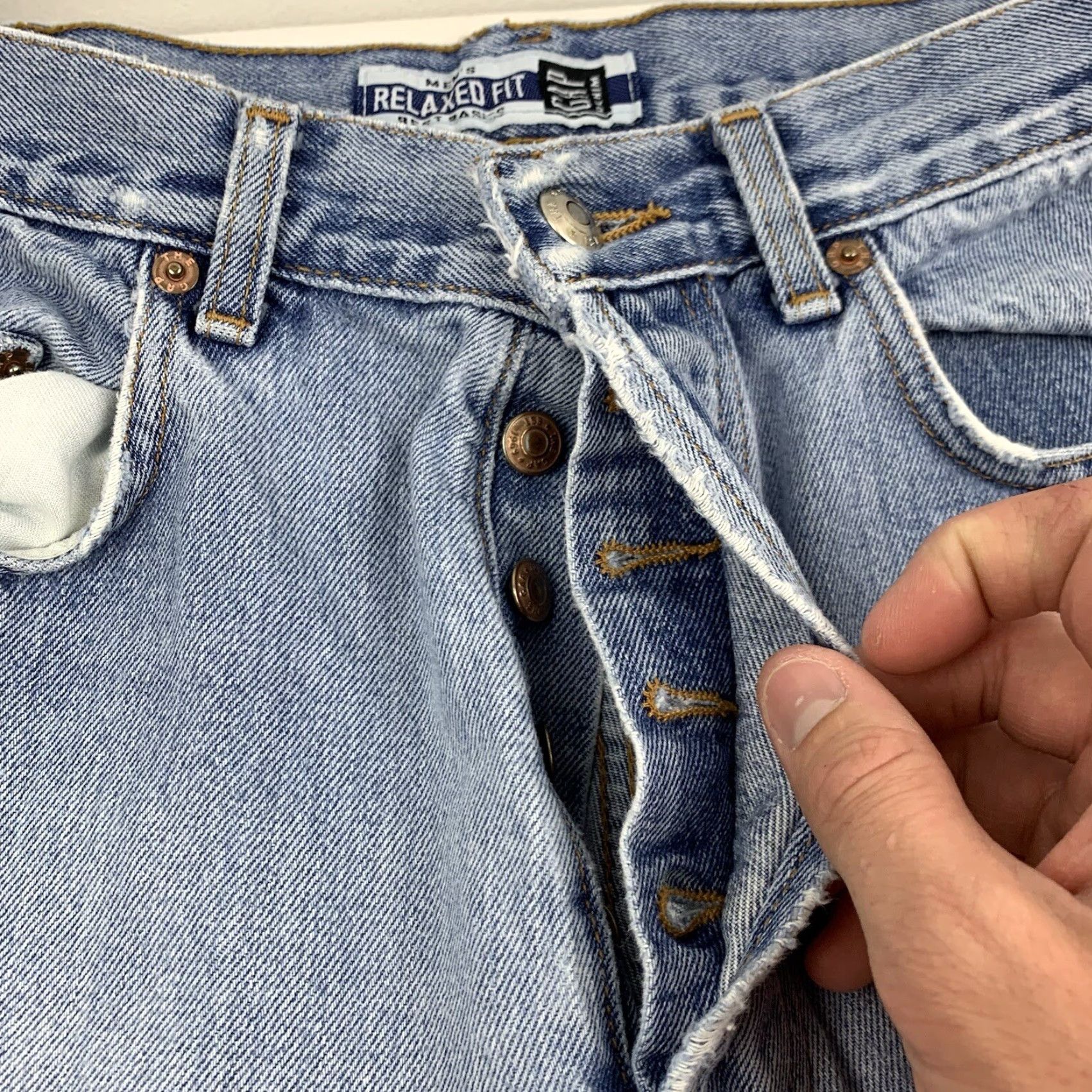Gap VINTAGE Gap Jeans Men Adult 32 Blue Relaxed Fit Straight Leg Button Fly Thrashed 90s Grunge 90s American Size US 32 / EU 48 - 3 Thumbnail