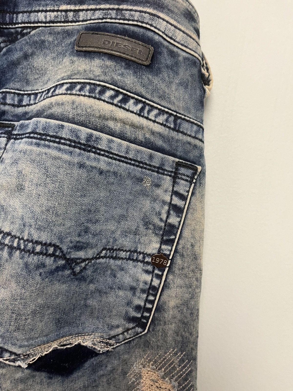 Diesel Thavar jog jeans. Size 26 Size US 26 / EU 42 - 8 Thumbnail