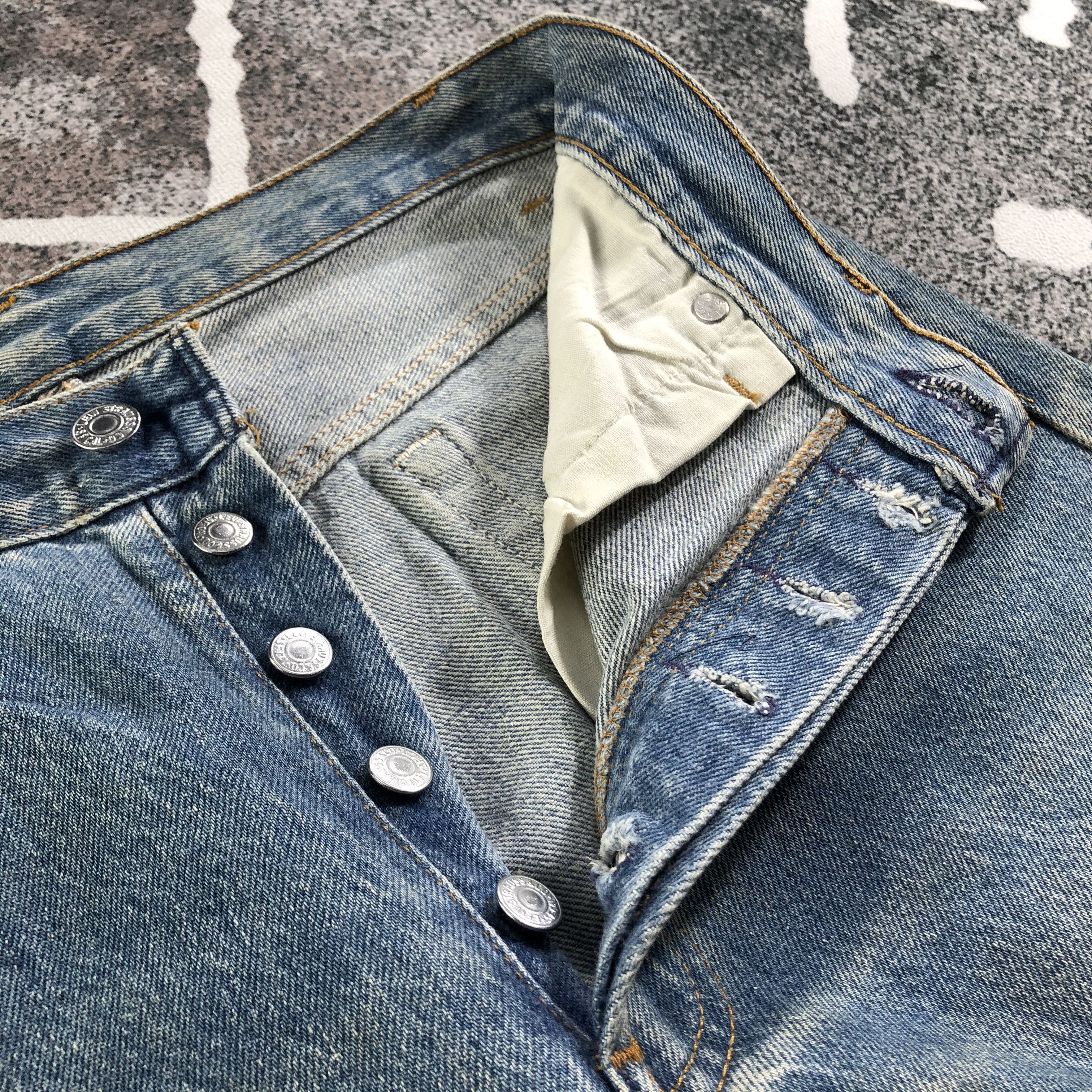 Levi's Vintage 90s Levis 501 Jeans Faded Blue Denim KJ2903 Size US 30 / EU 46 - 7 Thumbnail
