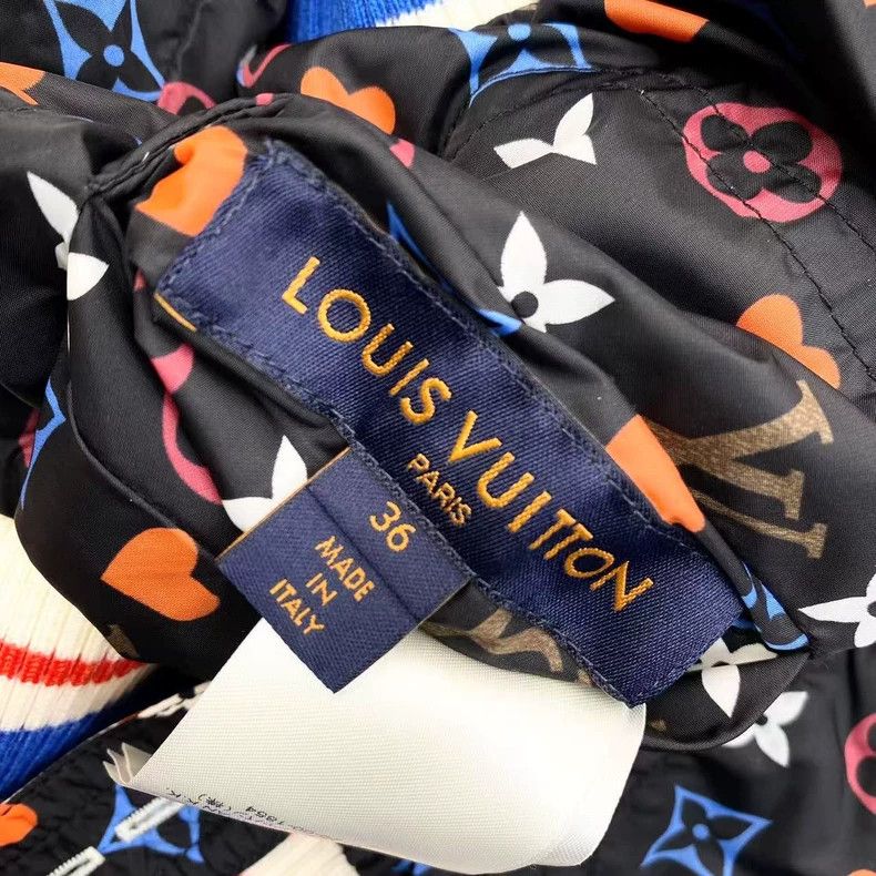 Louis Vuitton Louis Vuitton Nylon presbyopic print reversible jacket Size XS / US 0-2 / IT 36-38 - 5 Thumbnail