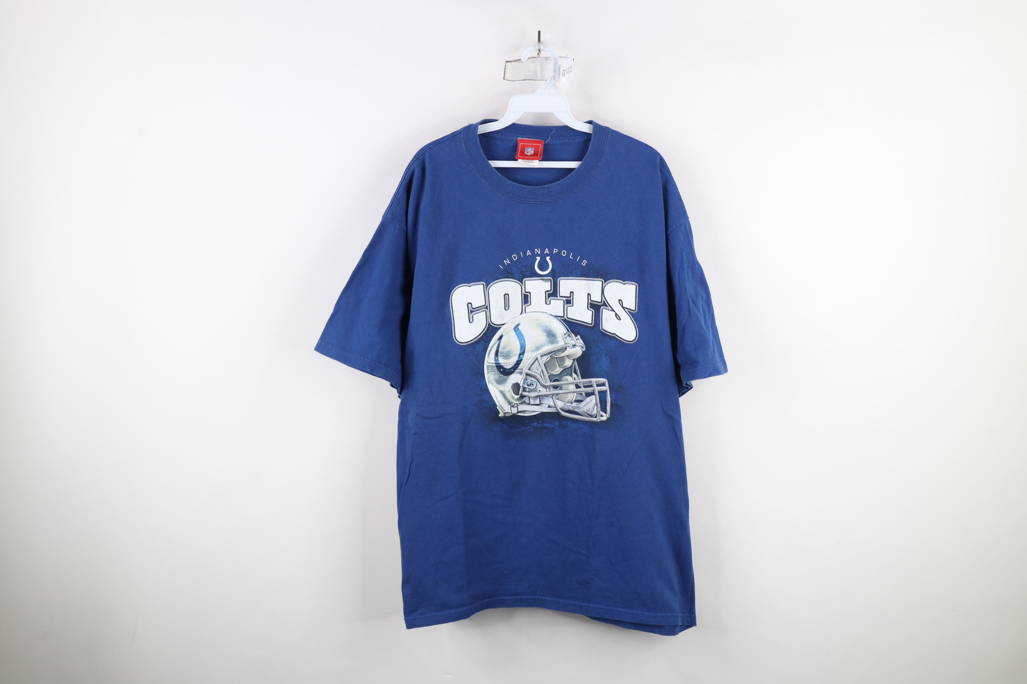 Vintage Vintage Y2K 2005 NFL Indianapolis Football Helmet T-Shirt Size US XL / EU 56 / 4 - 1 Thumbnail