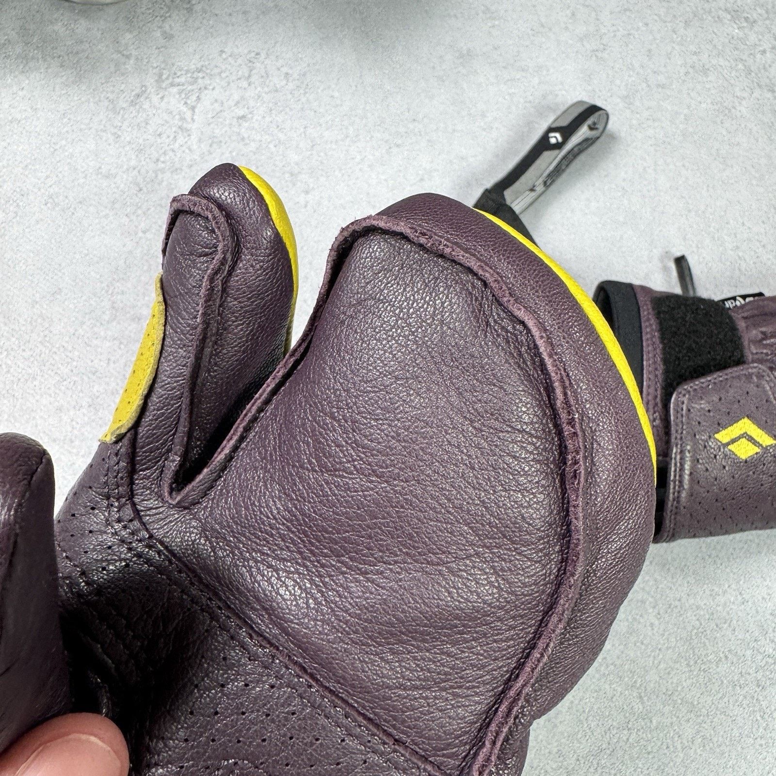 Black Diamond Black Dimond Spark Angel Finger Bordeaux Sulfur Gloves Size ONE SIZE - 14 Thumbnail