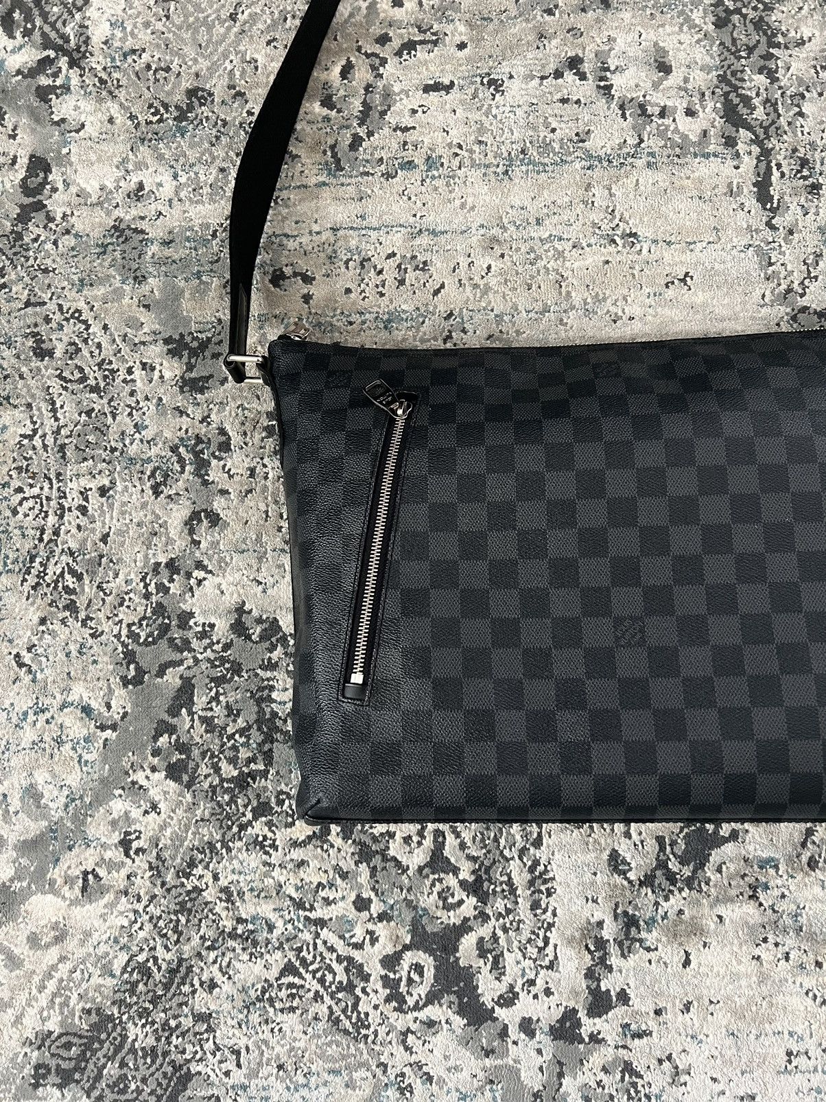 Louis Vuitton Louis Vuitton Mick GM Messenger Bag Size ONE SIZE - 3 Thumbnail