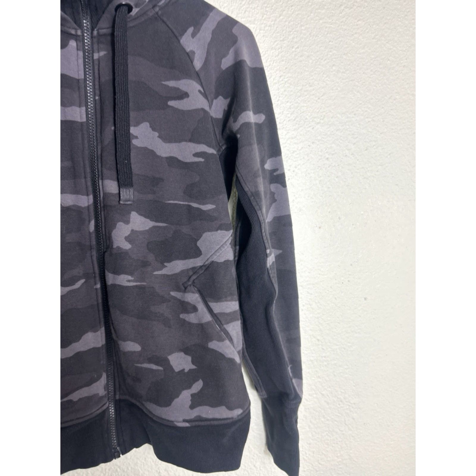 Athleta VINTAGE Athleta Triumph Printed Camo Full Zip Hoodie Sweatshirt Small Black Gray 511504 Size S / US 4 / IT 40 - 5 Thumbnail