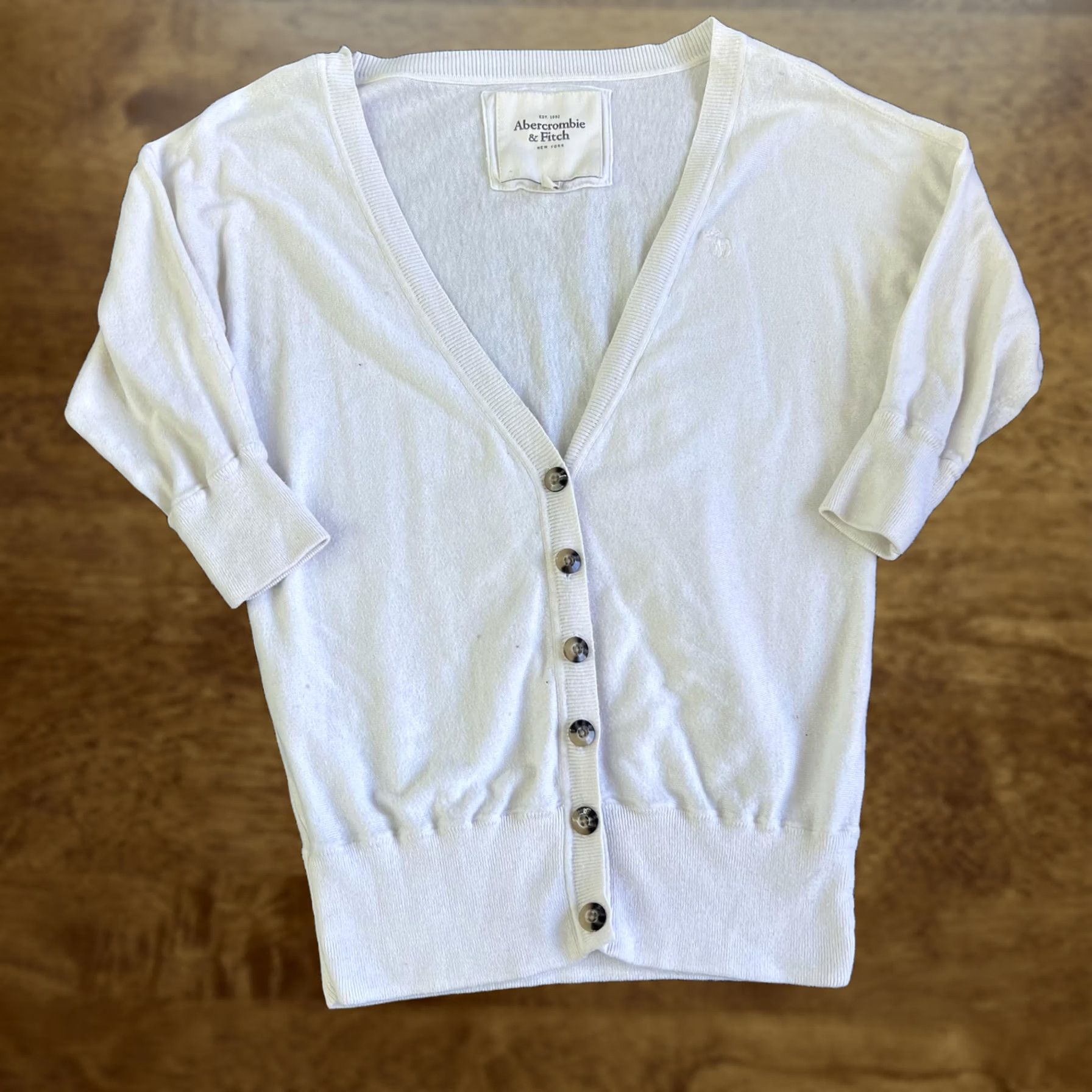 Abercrombie & Fitch Abercrombie & Fitch Cardigan Womens Medium White Button Front Knit V-Neck 3/4 Sleeve Sweater Size M / US 6-8 / IT 42-44 - 1 Thumbnail