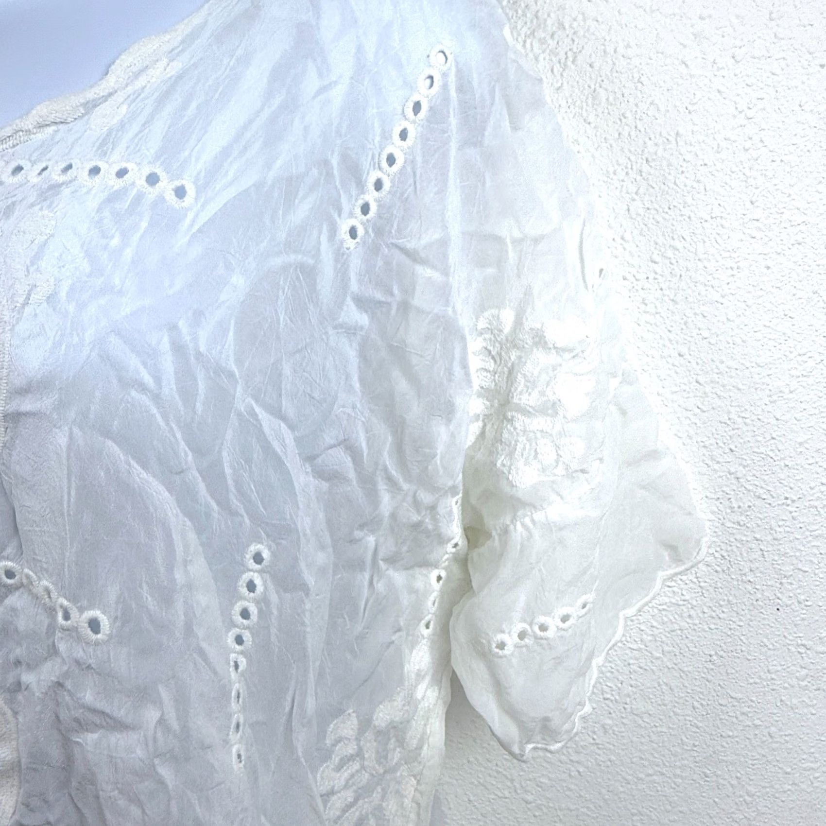 Johnny Was VINTAGE Johnny Was Blouse XS Eyelet Peasant Cupro Short Sleeve Boho White Women's XS Eyelet Embroidered Bohemian Festival 90s Size XS / US 0-2 / IT 36-38 - 4 Thumbnail