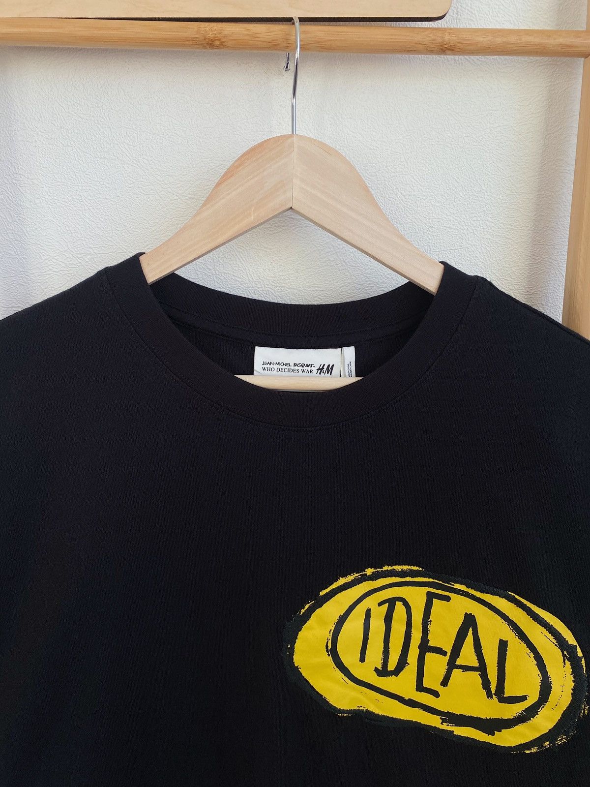 H&M × Jean-Michel Basquiat × Who Decides War WHO DECIDES WAR x BASQUIAT x H&M RELAXED FIT COTTON T-SHIRT Size US L / EU 52-54 / 3 - 13 Thumbnail