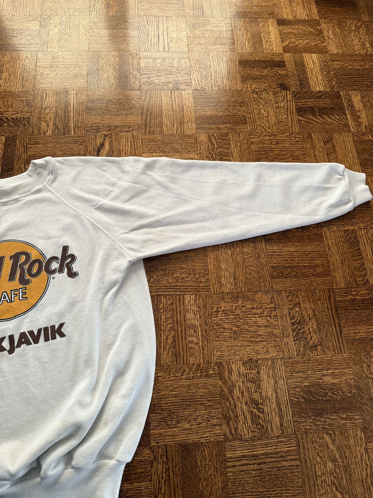 Hard Rock Cafe Vintage Hard Rock Cafe Reykjavik Crewneck Sweatshirt Size US L / EU 52-54 / 3 - 4 Thumbnail