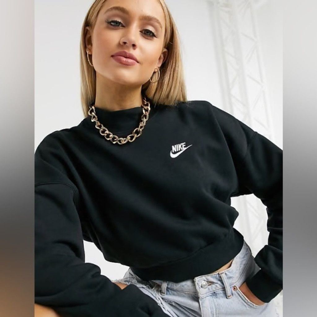 Nike Nike Essential Mock Neck Cropped Sweatshirt in Black Size M Size M / US 6-8 / IT 42-44 - 1 Thumbnail
