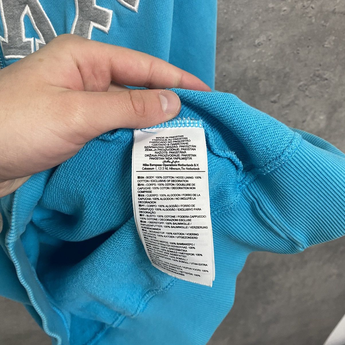 Nike Vintage Nike Zip Hoodie Big Logo Center Swoosh Y2K 90s Size US L / EU 52-54 / 3 - 12 Thumbnail