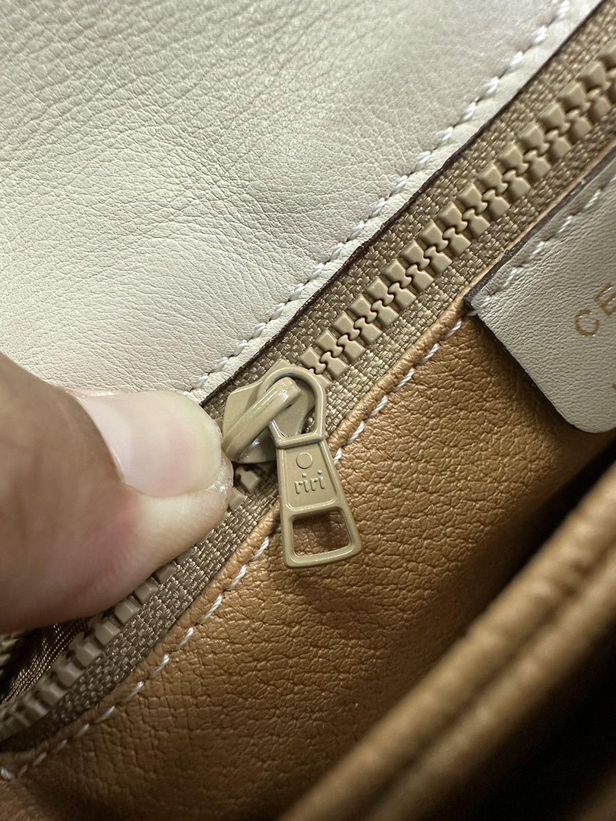 Celine × Vintage AUTHENTIC VINTAGE CELINE MINI CROSSBODY BAG Size ONE SIZE - 11 Thumbnail