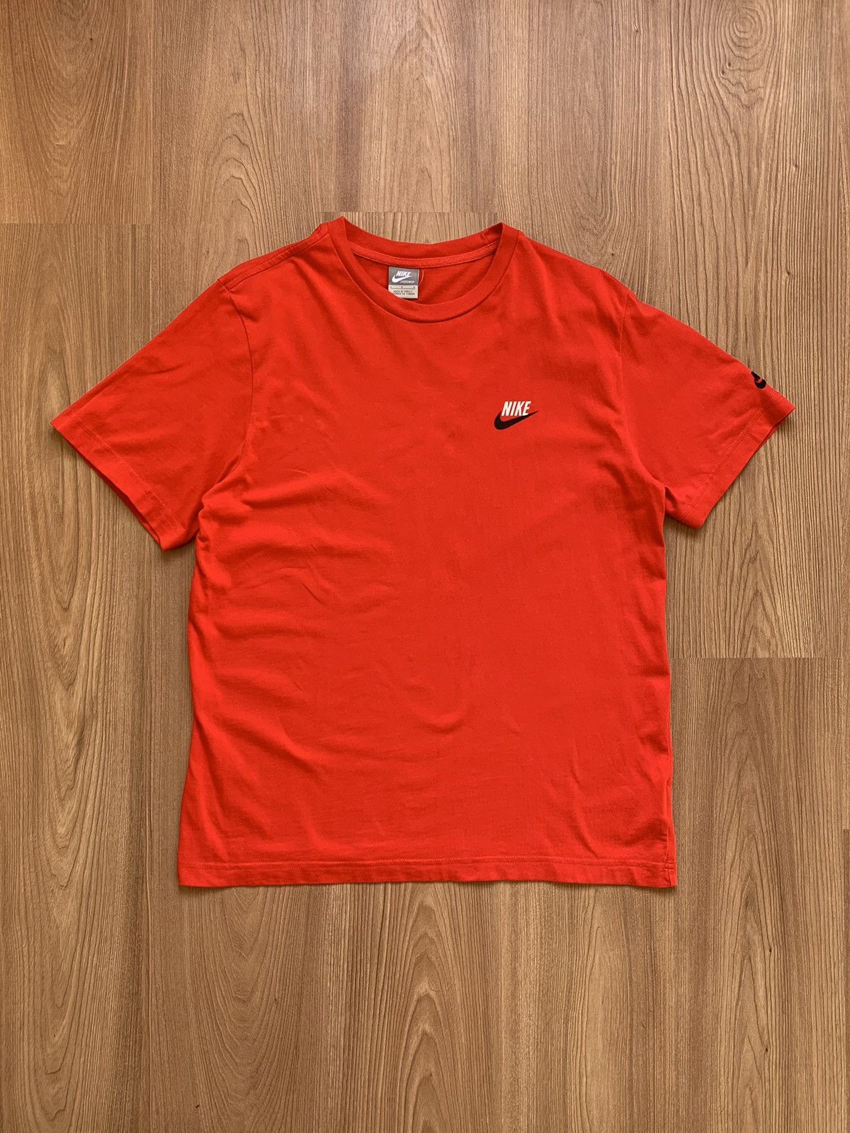 Nike Nike Sportswear Mini Swoosh Logo T-Shirt Vintage Y2K Size US L / EU 52-54 / 3 - 1 Thumbnail
