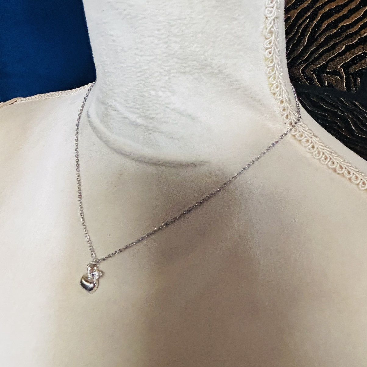 Handmade Handcrafted vintage shiny silver apple pendant necklace Size ONE SIZE - 5 Thumbnail