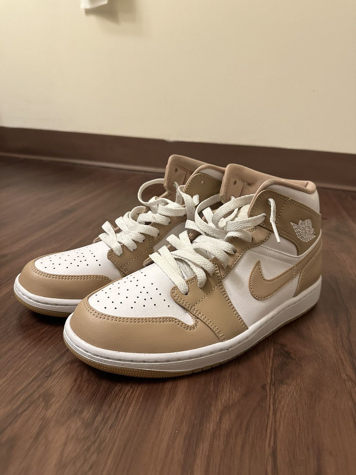 Jordan Brand Jordan 1 Tan Gum Size US 10 / EU 43 - 1 Thumbnail